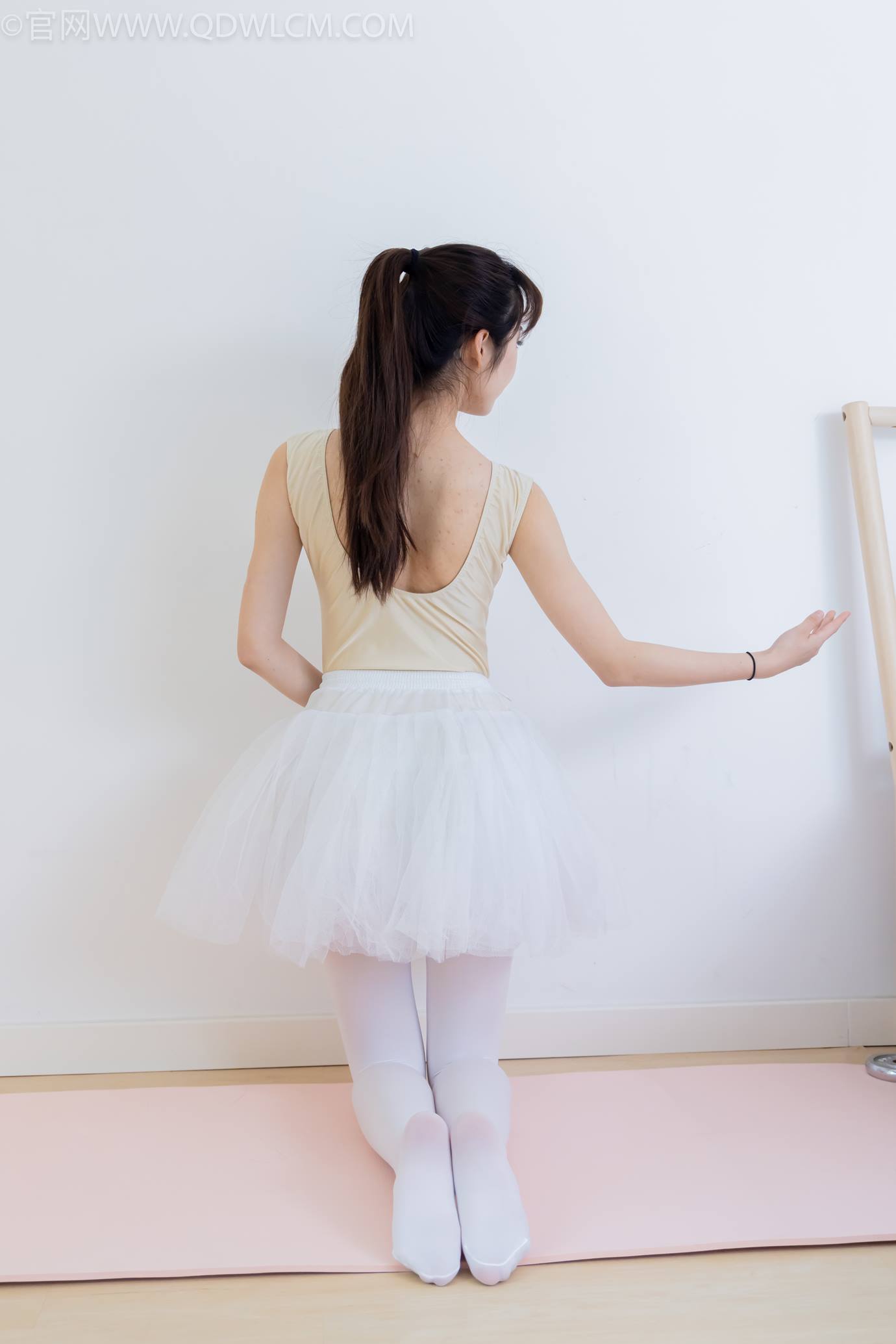 图片[73]-物恋传媒 NO.2307 泡泡-芭蕾鞋、厚白丝、芭蕾动作、皮筋绑脚剧情[166P] – 速更版-美库