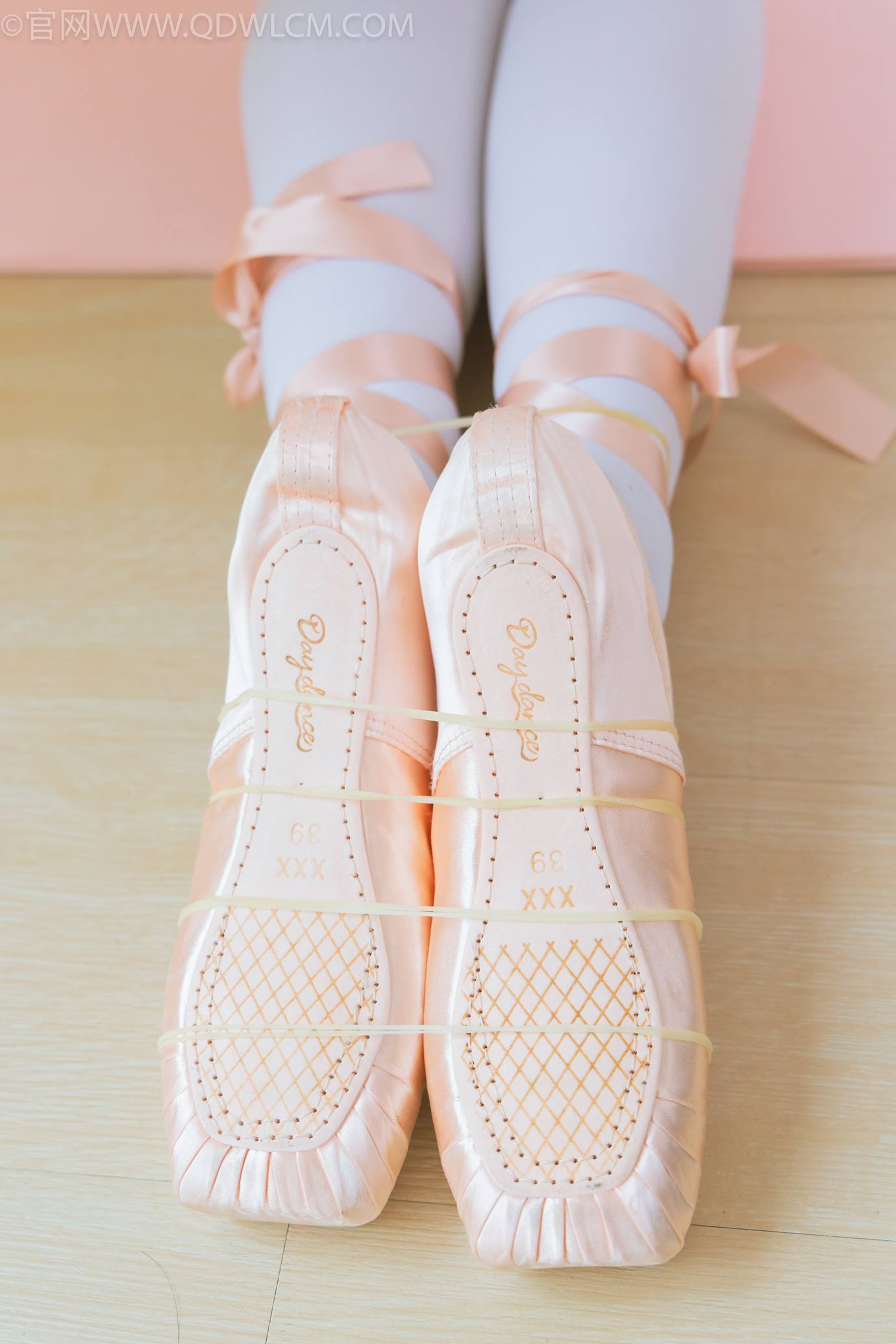 图片[164]-物恋传媒 NO.2307 泡泡-芭蕾鞋、厚白丝、芭蕾动作、皮筋绑脚剧情[166P] – 速更版-美库