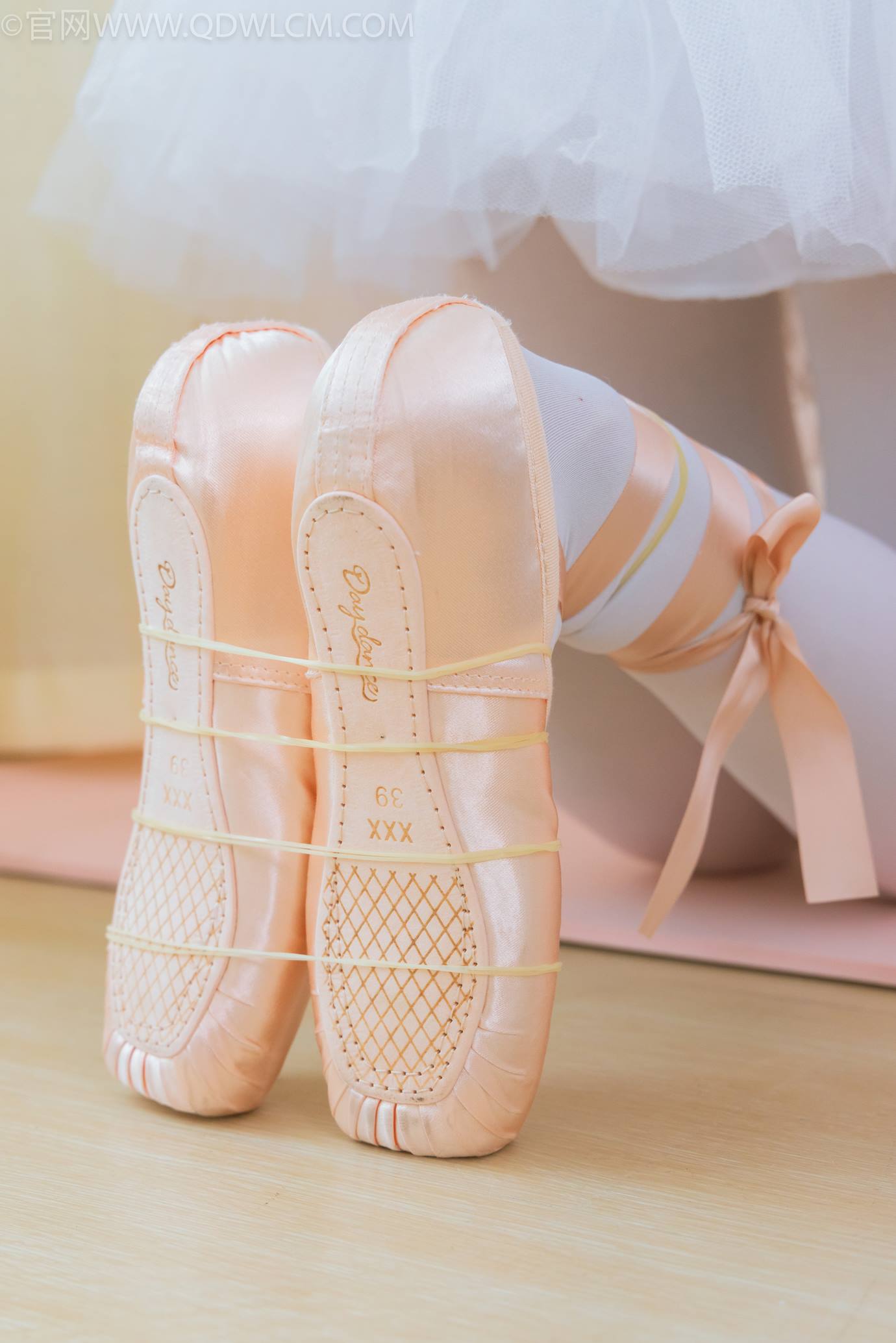 图片[165]-物恋传媒 NO.2307 泡泡-芭蕾鞋、厚白丝、芭蕾动作、皮筋绑脚剧情[166P] – 速更版-美库