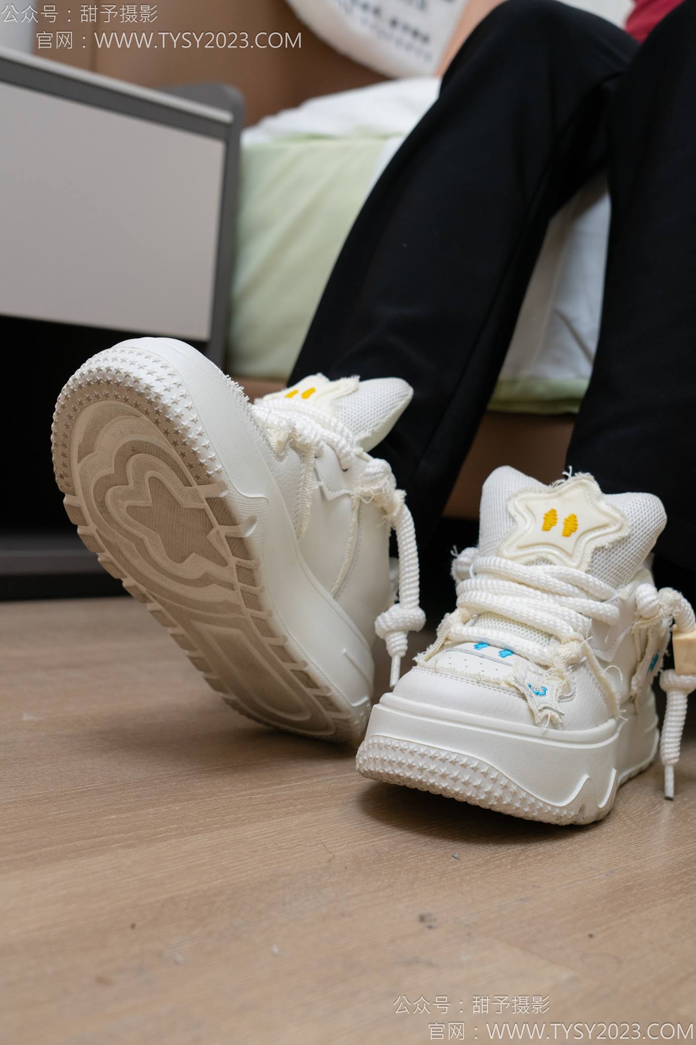 图片[10]-甜予摄影 NO.135 思思-板鞋、白棉袜、裸足[110P] – 速更版-美库