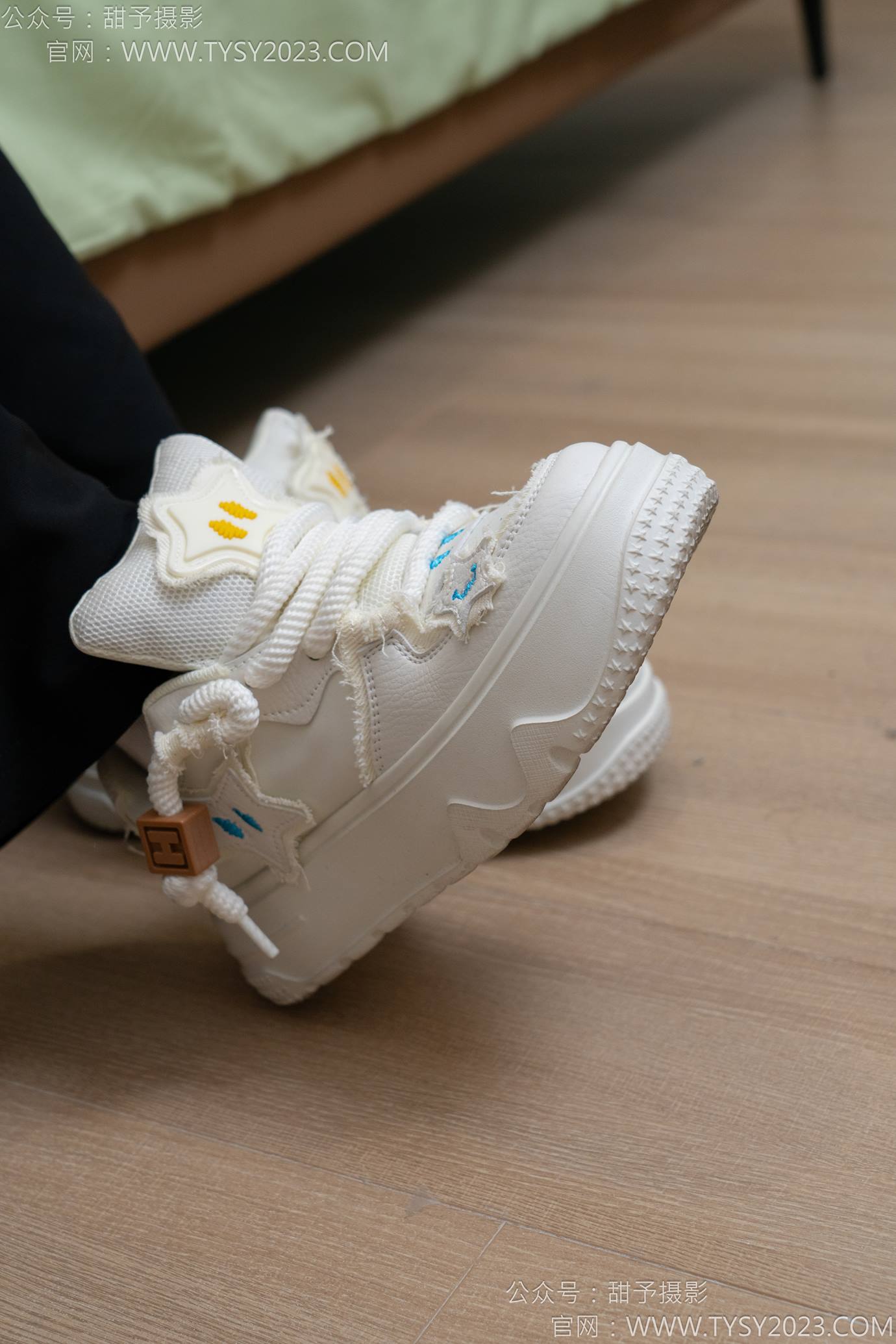 图片[13]-甜予摄影 NO.135 思思-板鞋、白棉袜、裸足[110P] – 速更版-美库