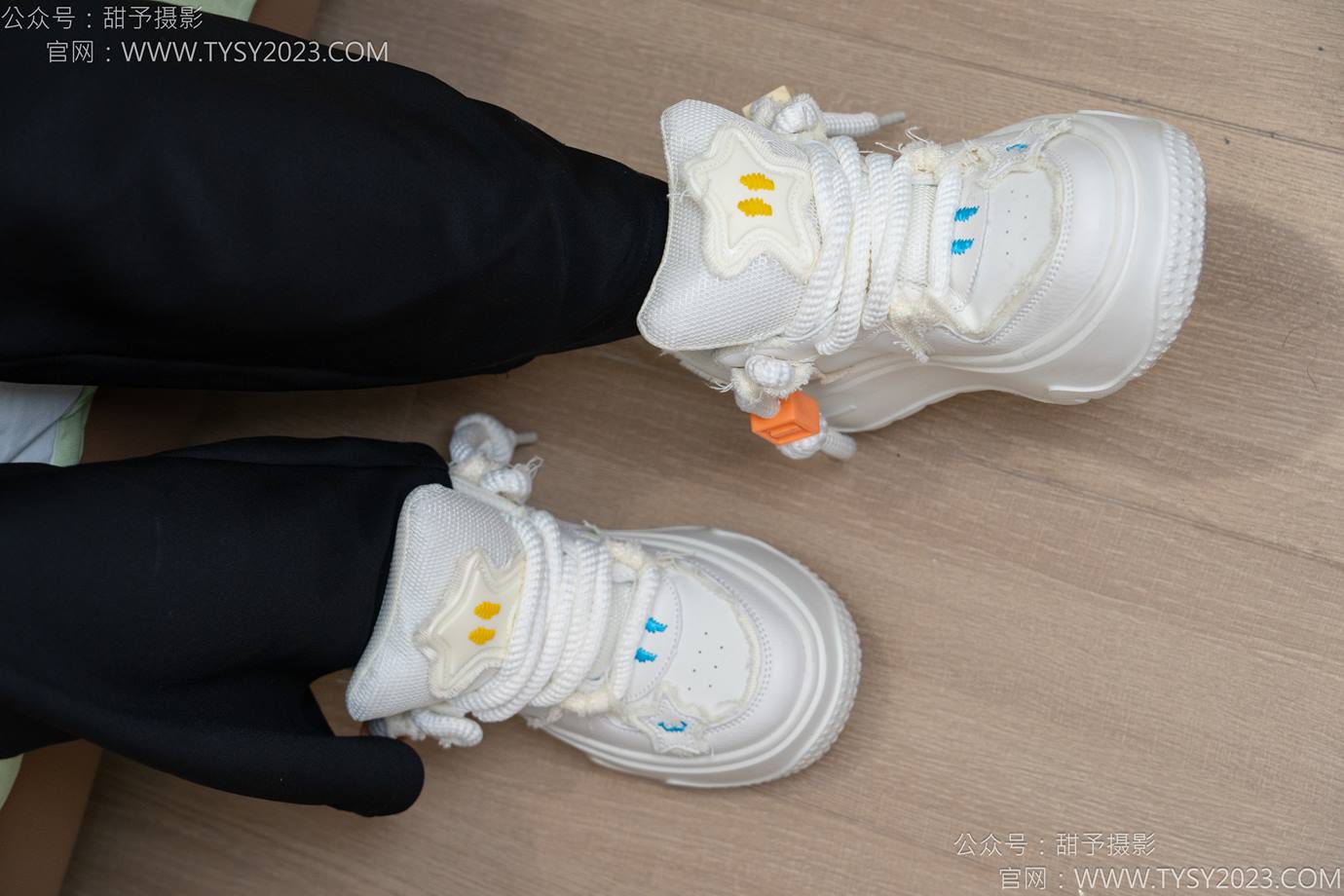 图片[14]-甜予摄影 NO.135 思思-板鞋、白棉袜、裸足[110P] – 速更版-美库