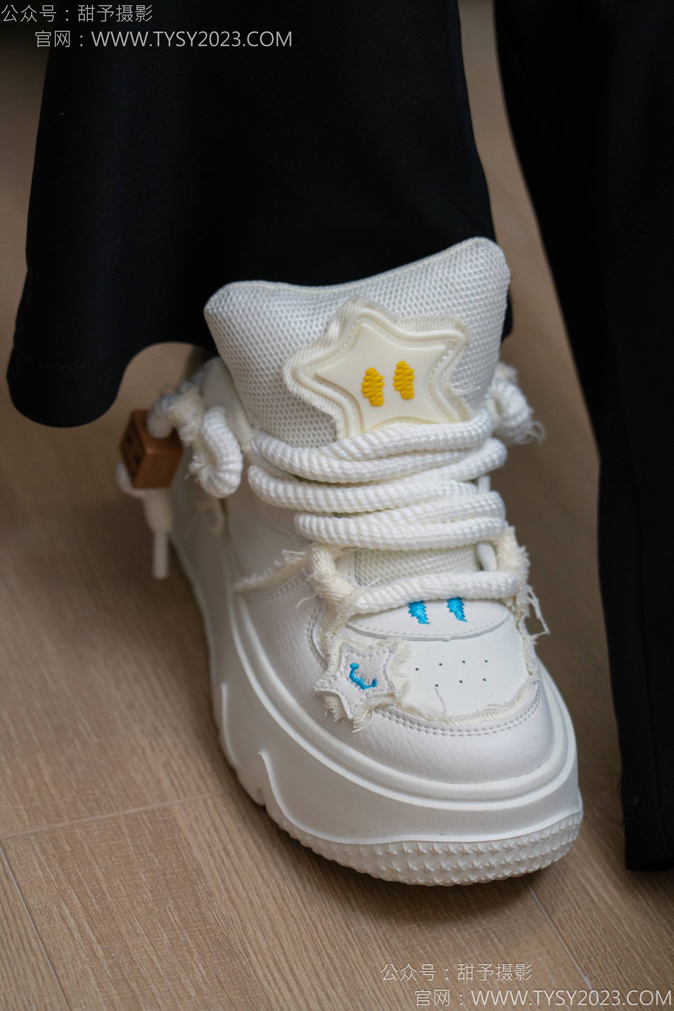 图片[17]-甜予摄影 NO.135 思思-板鞋、白棉袜、裸足[110P] – 速更版-美库