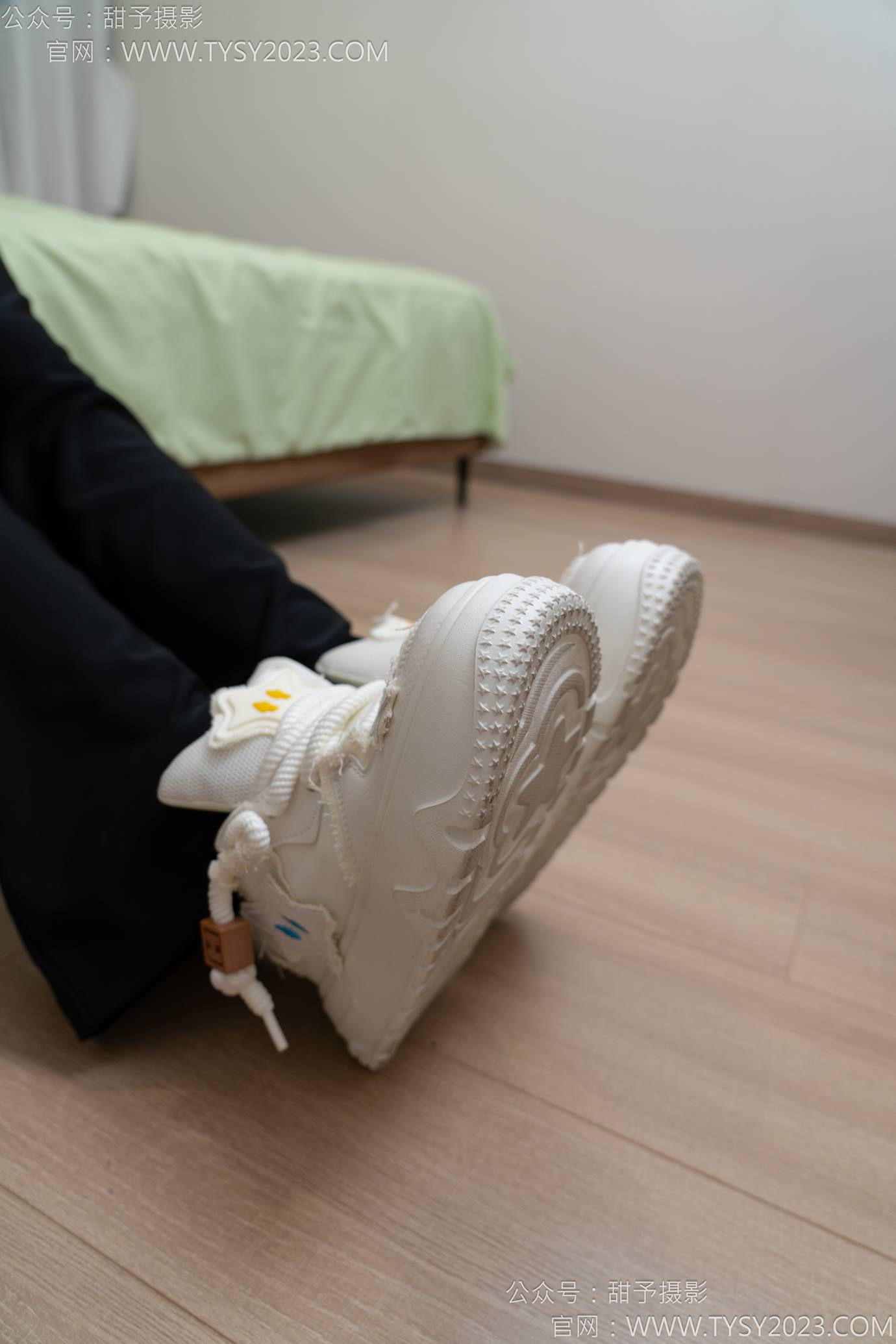 图片[20]-甜予摄影 NO.135 思思-板鞋、白棉袜、裸足[110P] – 速更版-美库