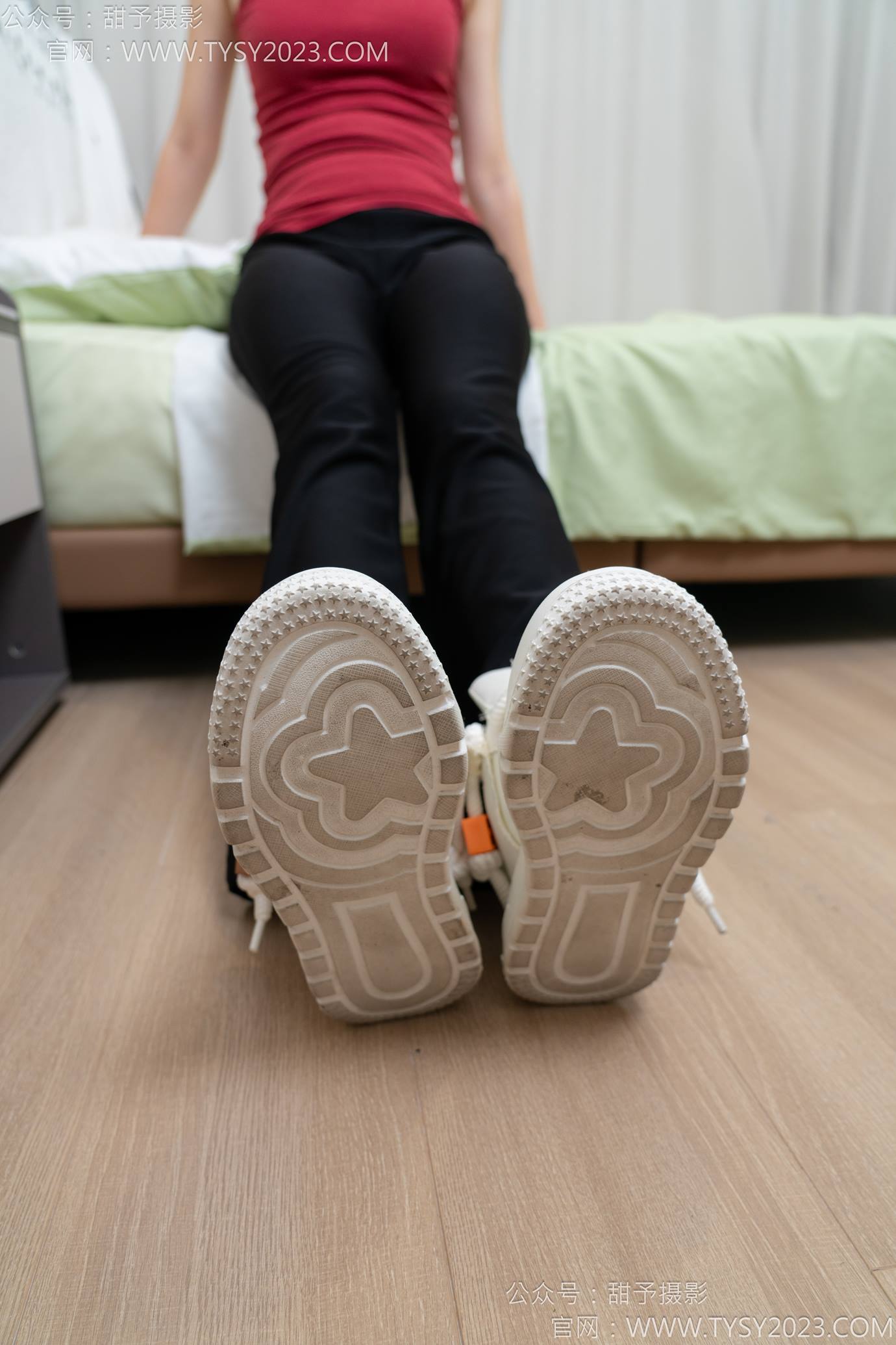 图片[21]-甜予摄影 NO.135 思思-板鞋、白棉袜、裸足[110P] – 速更版-美库