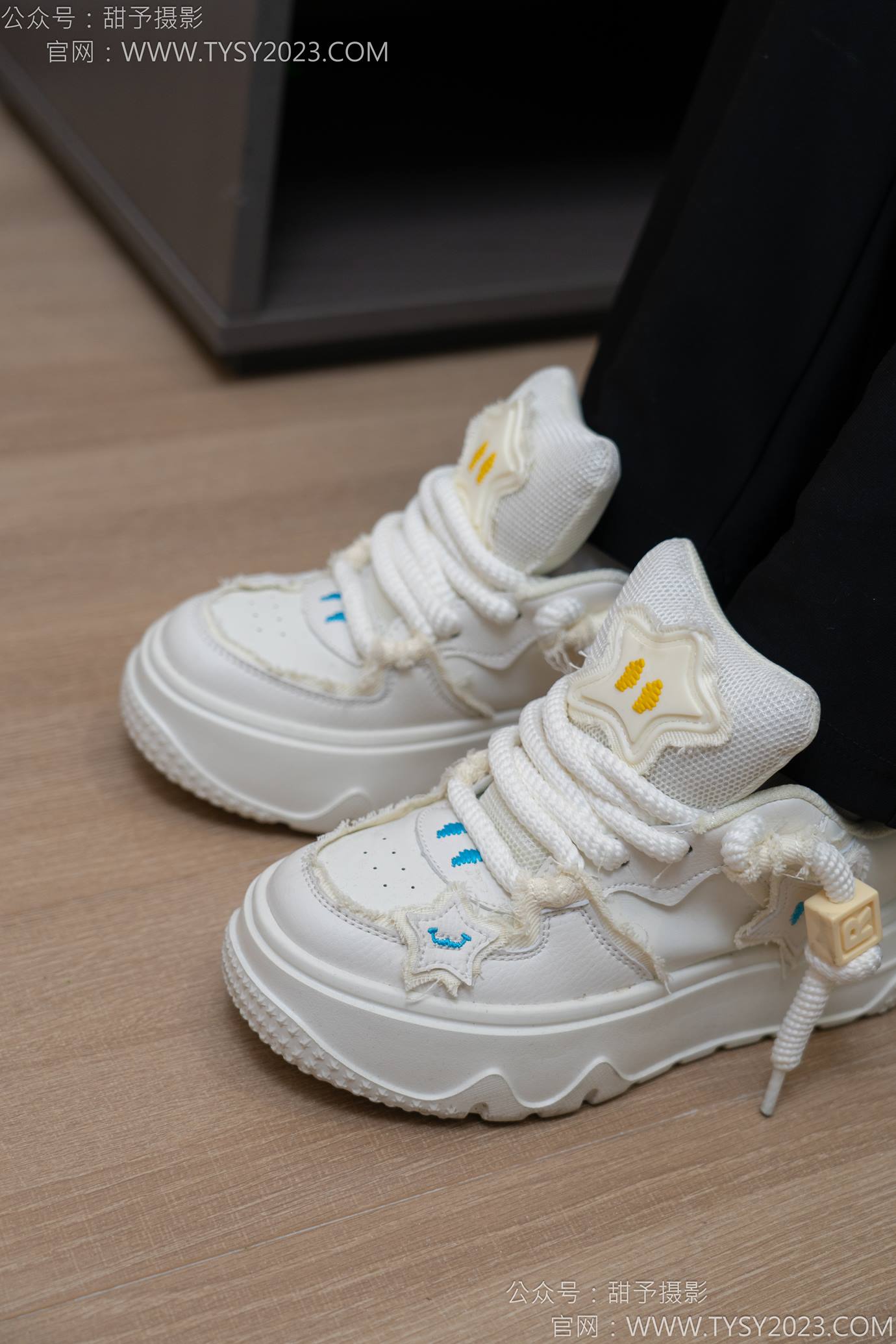 图片[22]-甜予摄影 NO.135 思思-板鞋、白棉袜、裸足[110P] – 速更版-美库