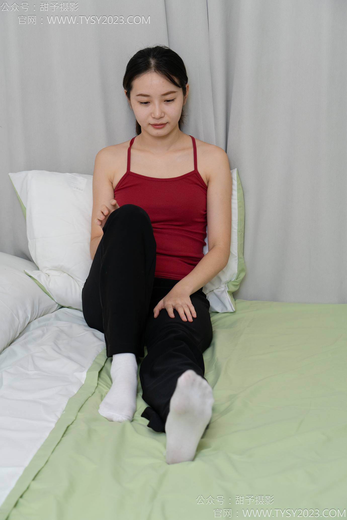 图片[31]-甜予摄影 NO.135 思思-板鞋、白棉袜、裸足[110P] – 速更版-美库