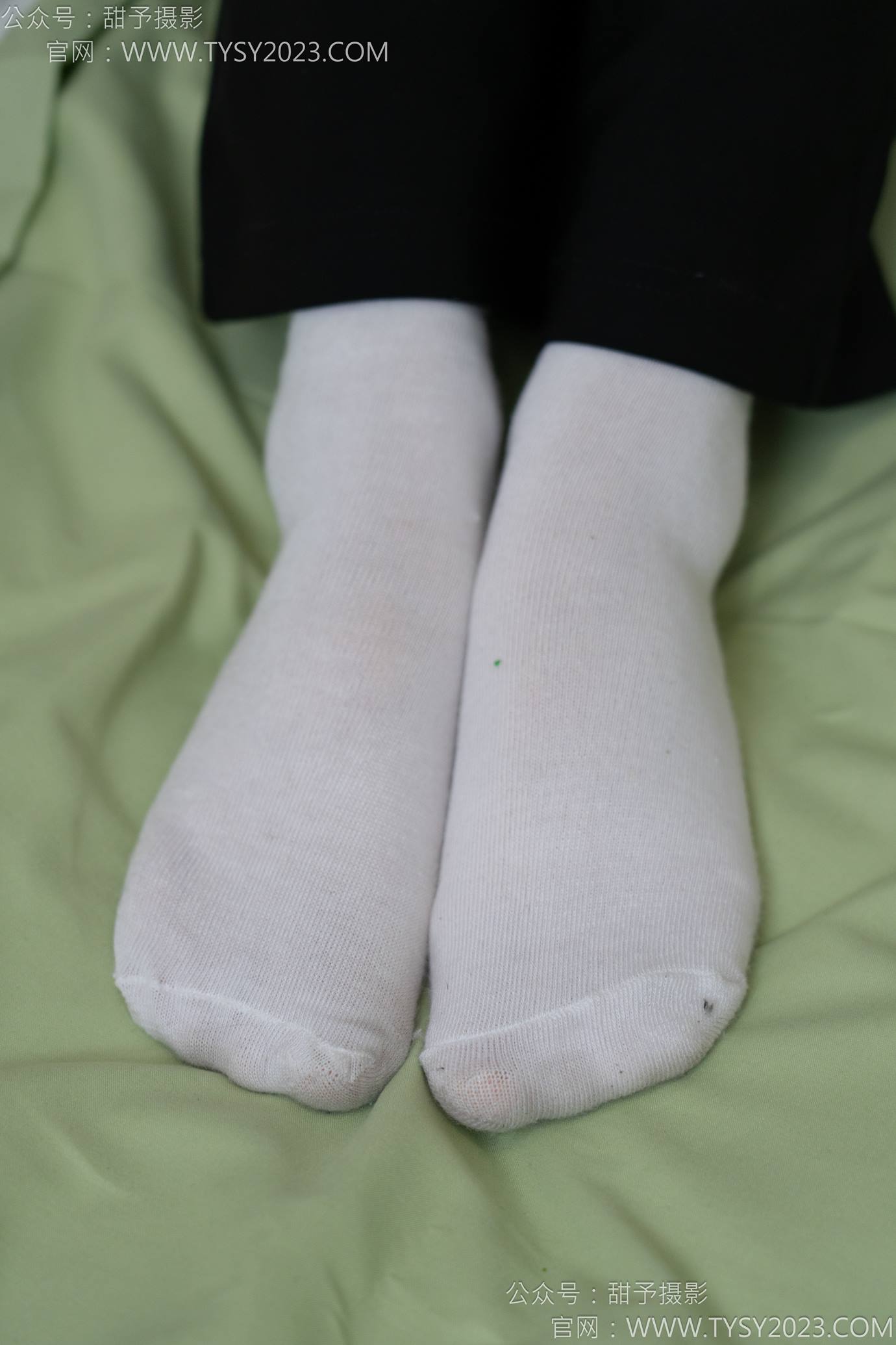 图片[37]-甜予摄影 NO.135 思思-板鞋、白棉袜、裸足[110P] – 速更版-美库
