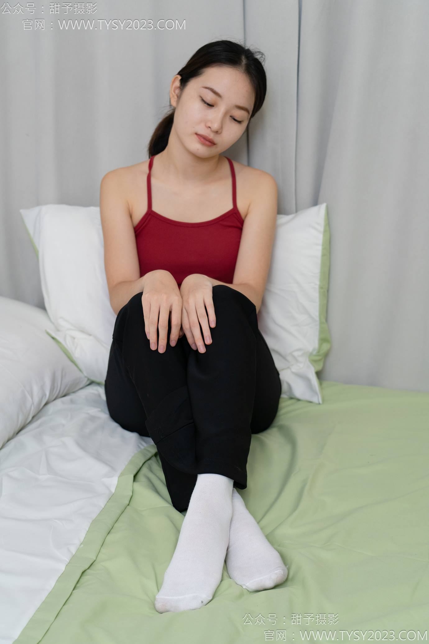 图片[41]-甜予摄影 NO.135 思思-板鞋、白棉袜、裸足[110P] – 速更版-美库