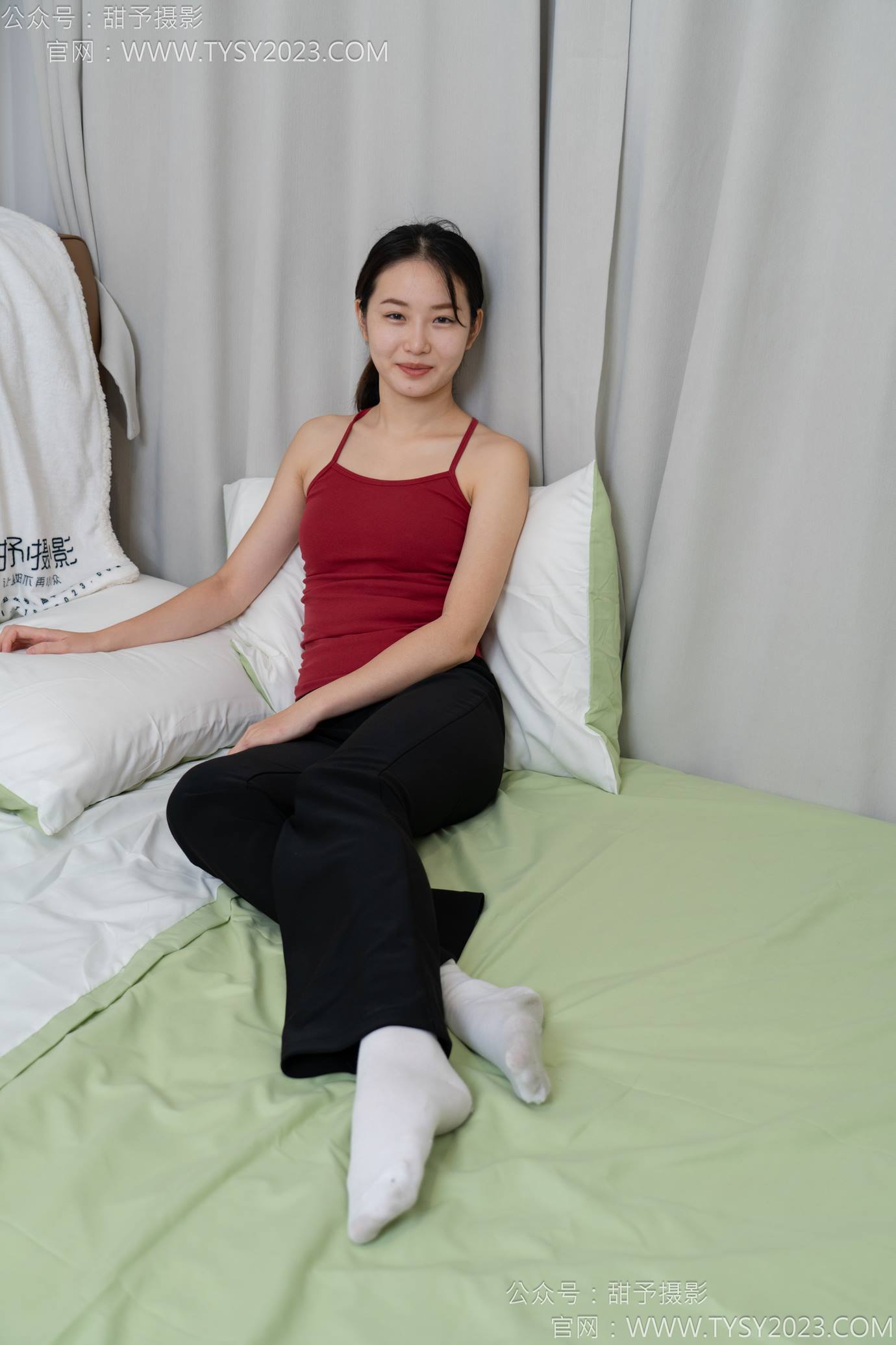 图片[54]-甜予摄影 NO.135 思思-板鞋、白棉袜、裸足[110P] – 速更版-美库