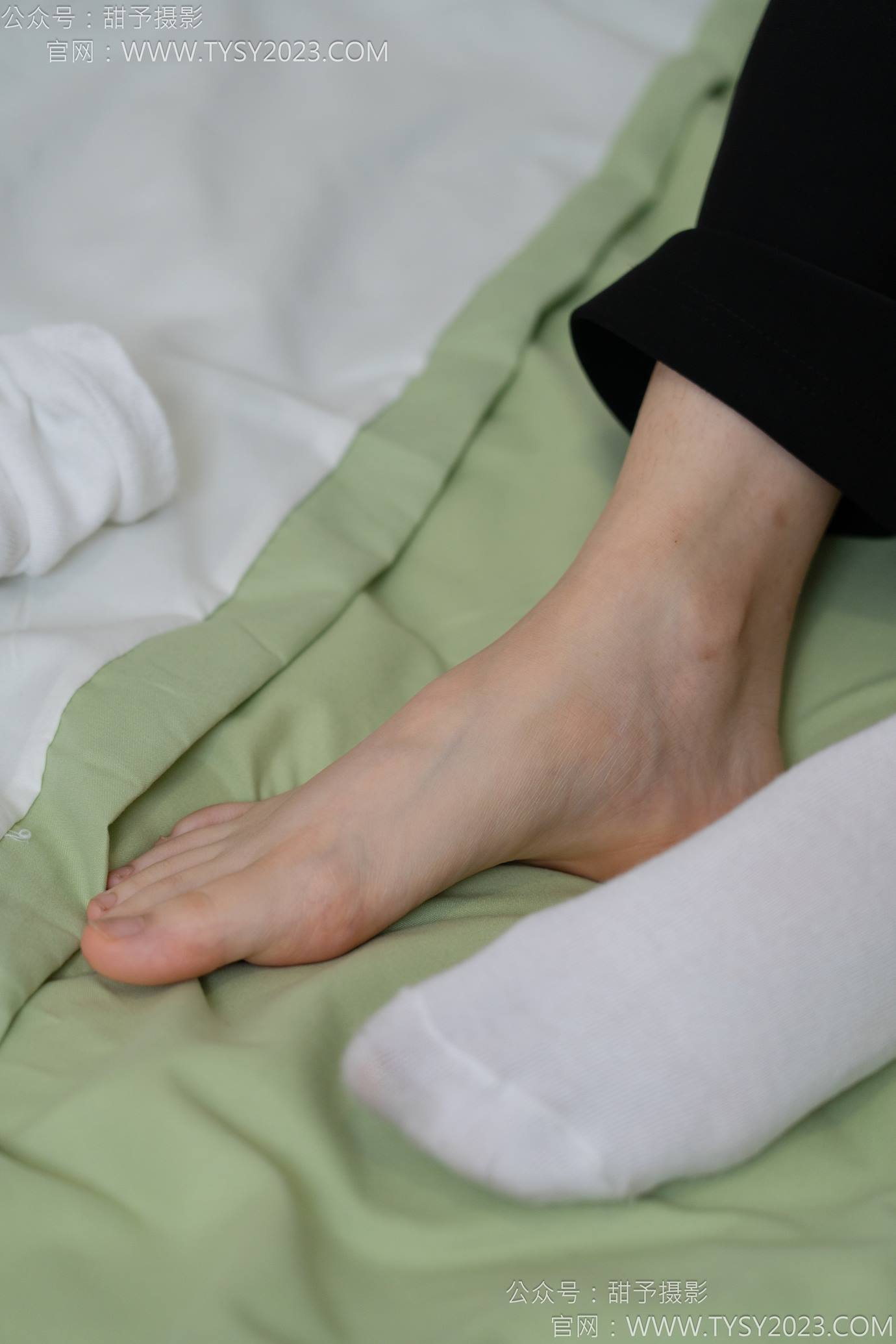 图片[79]-甜予摄影 NO.135 思思-板鞋、白棉袜、裸足[110P] – 速更版-美库