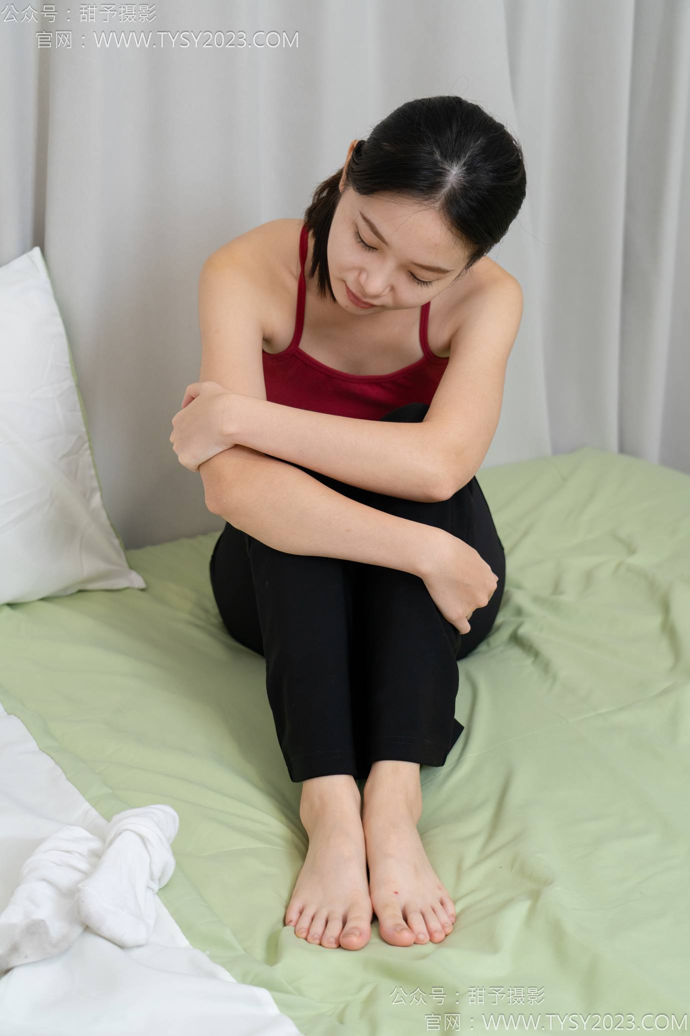 图片[98]-甜予摄影 NO.135 思思-板鞋、白棉袜、裸足[110P] – 速更版-美库