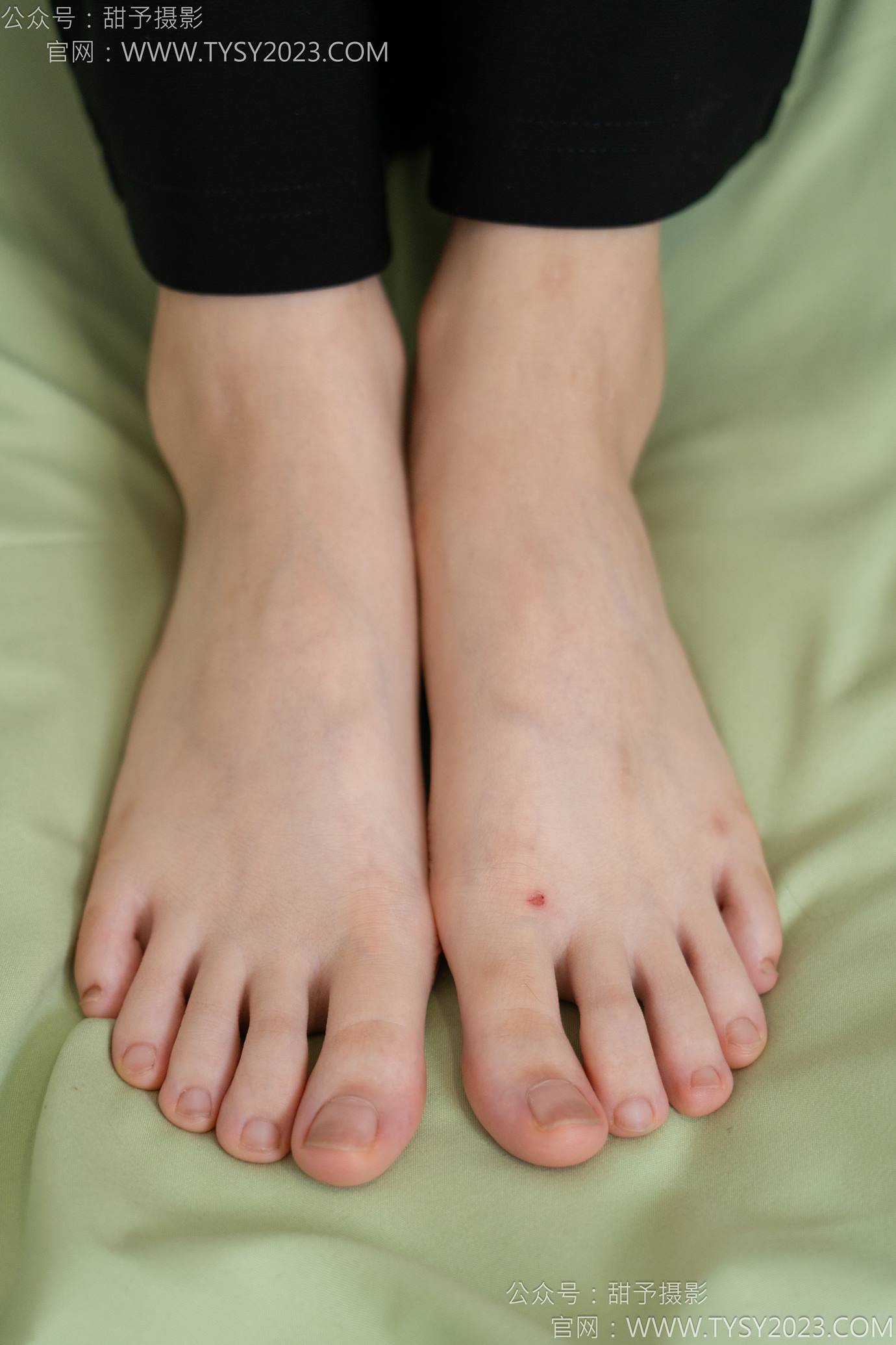 图片[99]-甜予摄影 NO.135 思思-板鞋、白棉袜、裸足[110P] – 速更版-美库