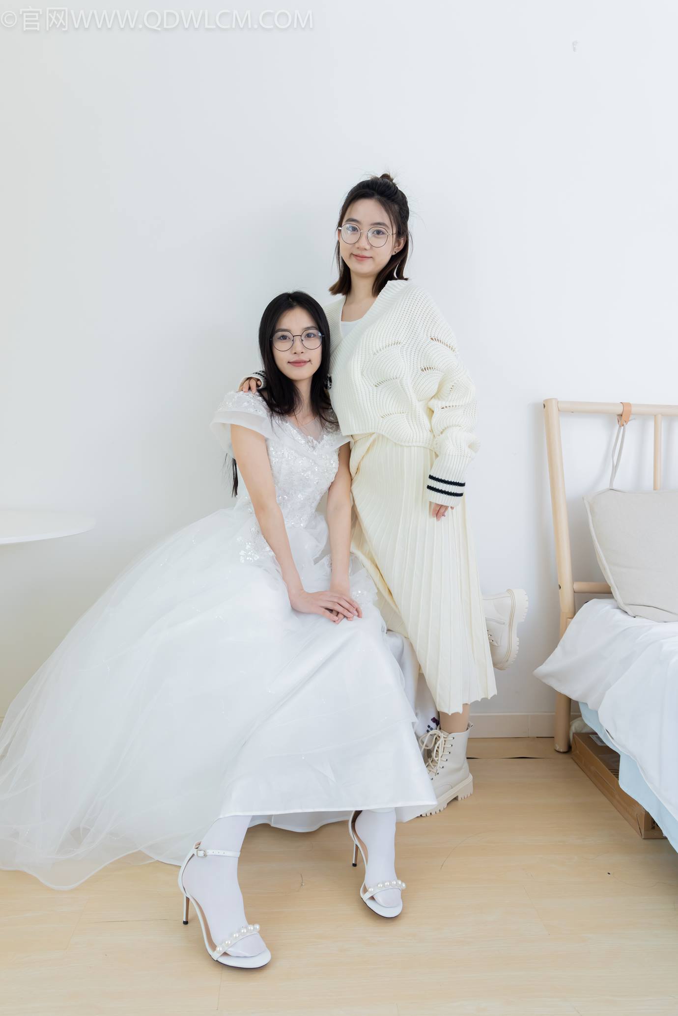 图片[16]-物恋传媒 NO.2308 茯苓&欢欢-高跟鞋、马丁靴、厚白丝、厚肉丝、瑜伽动作、婚纱[114P] – 速更版-美库