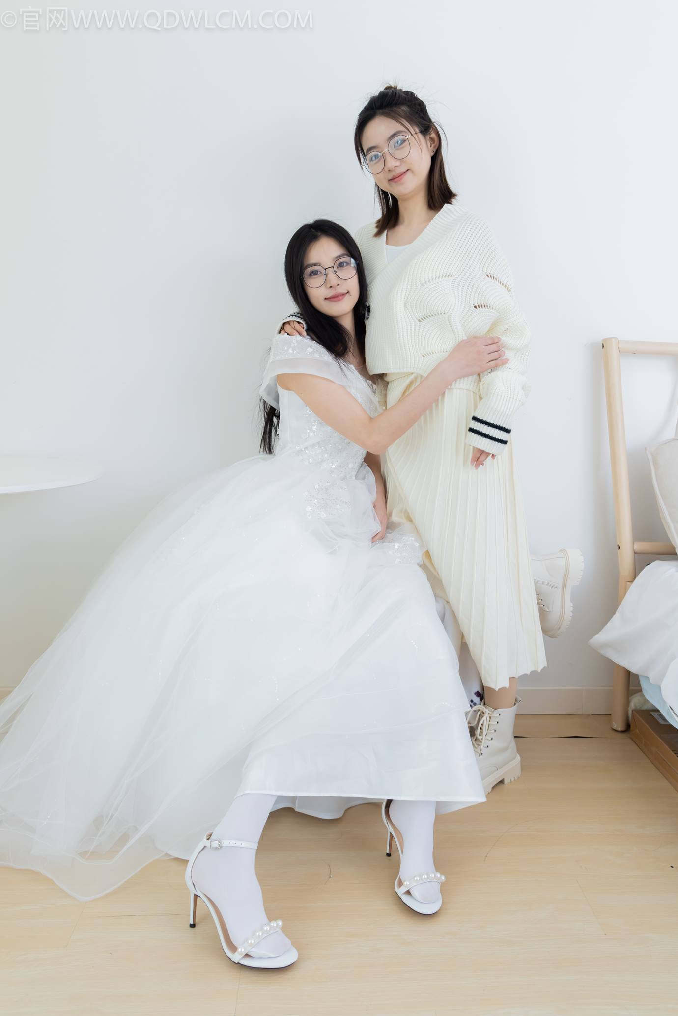 图片[17]-物恋传媒 NO.2308 茯苓&欢欢-高跟鞋、马丁靴、厚白丝、厚肉丝、瑜伽动作、婚纱[114P] – 速更版-美库