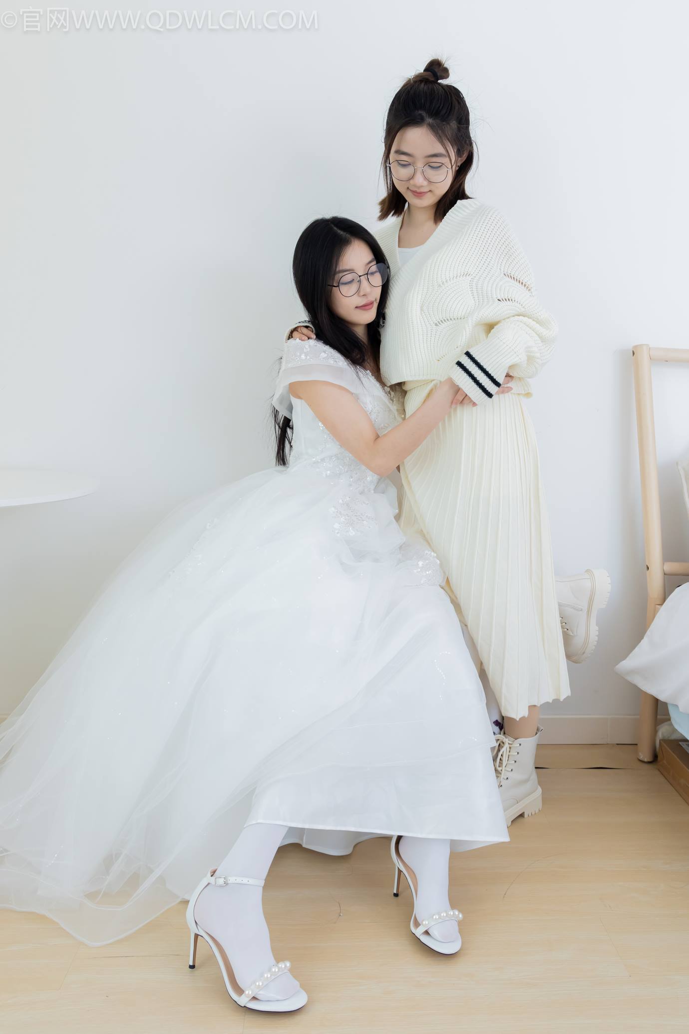 图片[18]-物恋传媒 NO.2308 茯苓&欢欢-高跟鞋、马丁靴、厚白丝、厚肉丝、瑜伽动作、婚纱[114P] – 速更版-美库