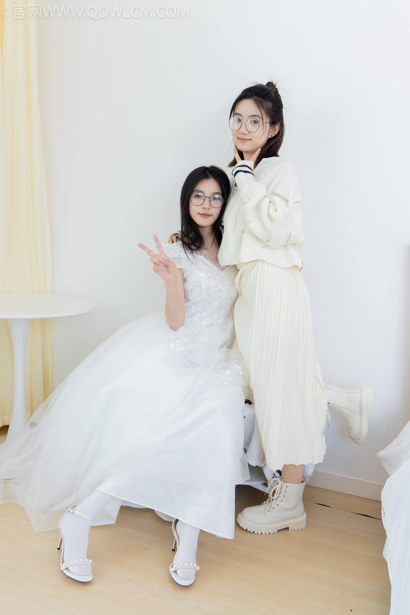 图片[19]-物恋传媒 NO.2308 茯苓&欢欢-高跟鞋、马丁靴、厚白丝、厚肉丝、瑜伽动作、婚纱[114P] – 速更版-美库