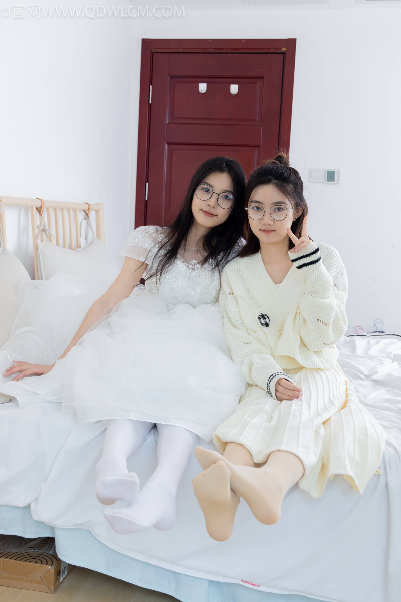 图片[55]-物恋传媒 NO.2308 茯苓&欢欢-高跟鞋、马丁靴、厚白丝、厚肉丝、瑜伽动作、婚纱[114P] – 速更版-美库