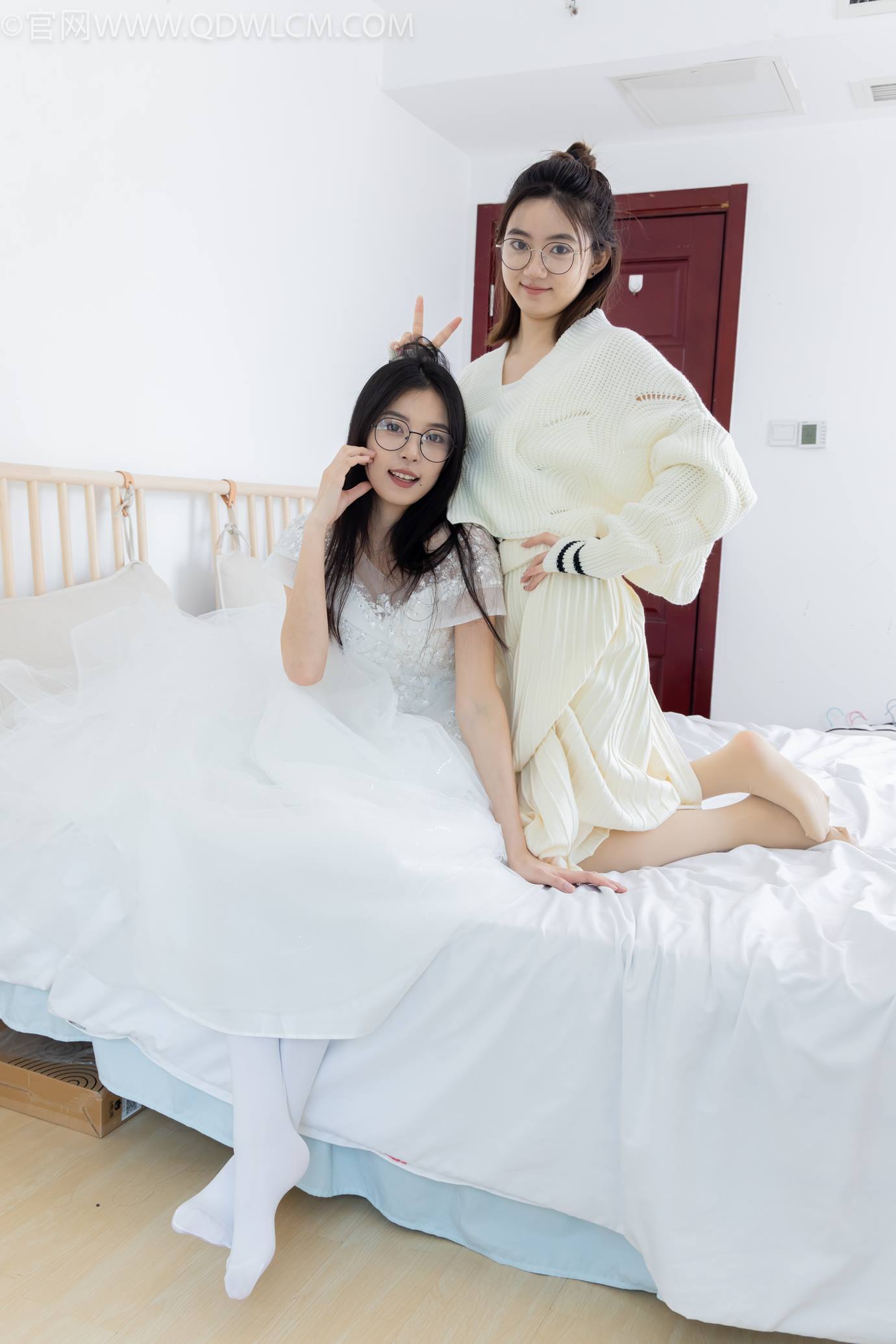 图片[70]-物恋传媒 NO.2308 茯苓&欢欢-高跟鞋、马丁靴、厚白丝、厚肉丝、瑜伽动作、婚纱[114P] – 速更版-美库