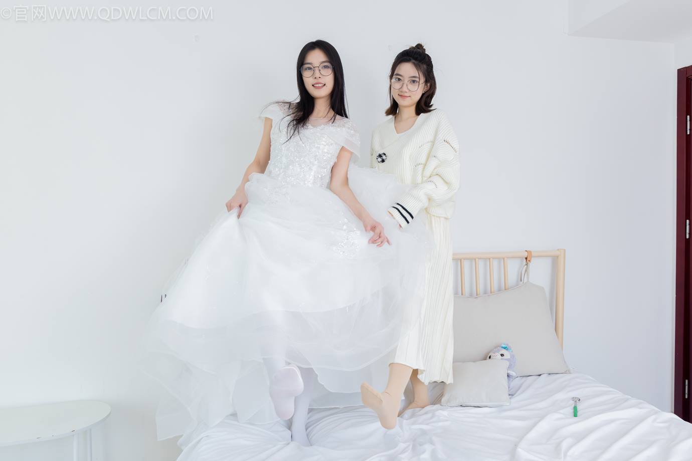 图片[80]-物恋传媒 NO.2308 茯苓&欢欢-高跟鞋、马丁靴、厚白丝、厚肉丝、瑜伽动作、婚纱[114P] – 速更版-美库