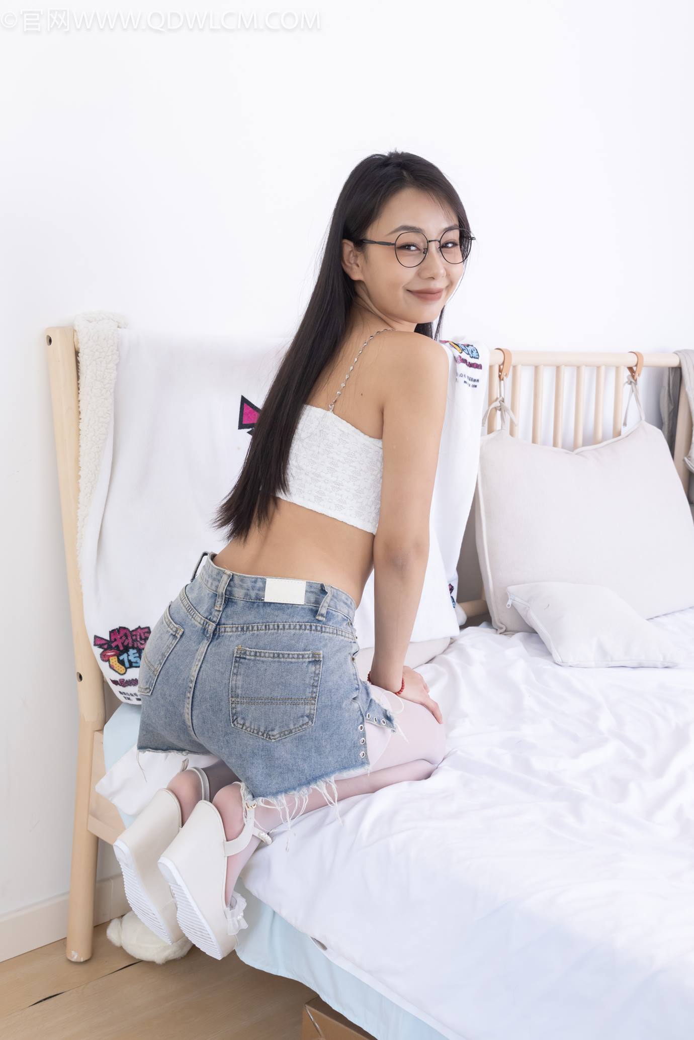 图片[15]-物恋传媒 NO.2310 岚岚-两双高跟凉鞋、薄白丝、薄黑丝、裸足[134] – 速更版-美库