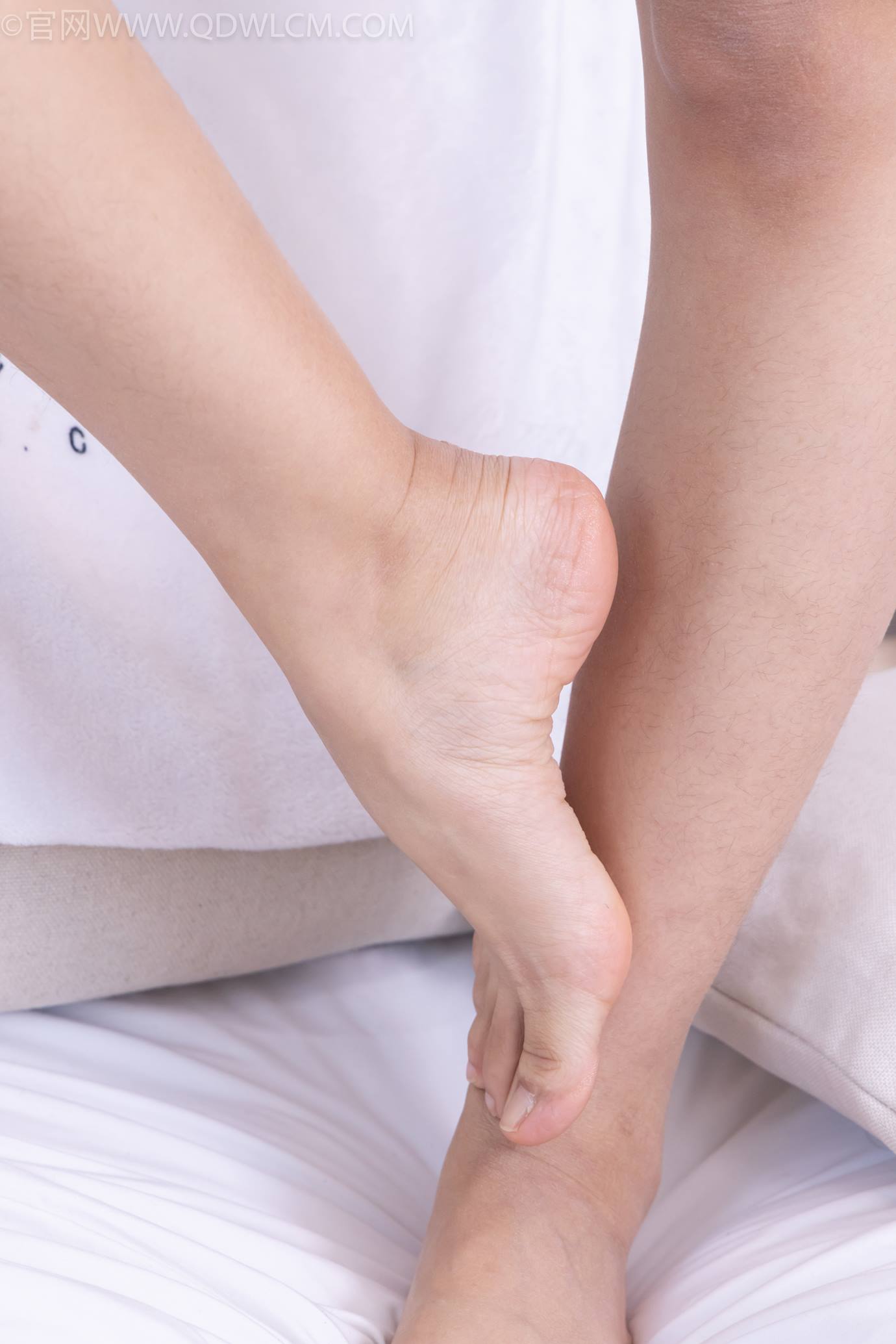 图片[36]-物恋传媒 NO.2310 岚岚-两双高跟凉鞋、薄白丝、薄黑丝、裸足[134] – 速更版-美库