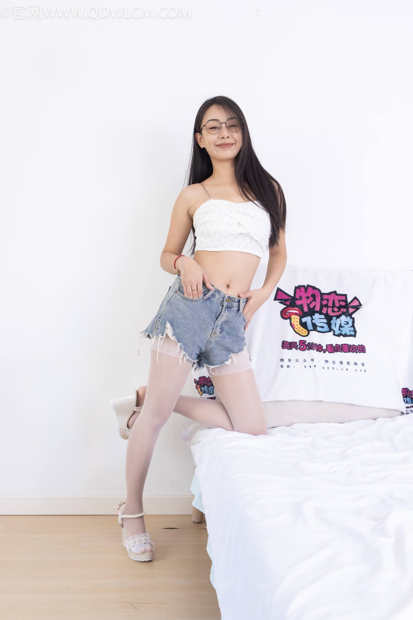 图片[60]-物恋传媒 NO.2310 岚岚-两双高跟凉鞋、薄白丝、薄黑丝、裸足[134] – 速更版-美库