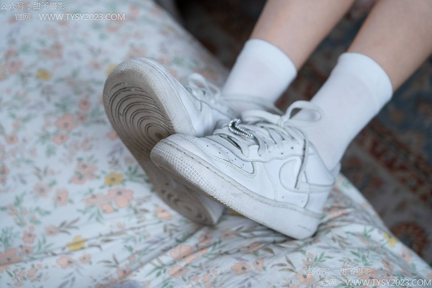 图片[11]-甜予摄影 NO.138 土豆-板鞋、白棉袜、裸足[136P] – 速更版-美库