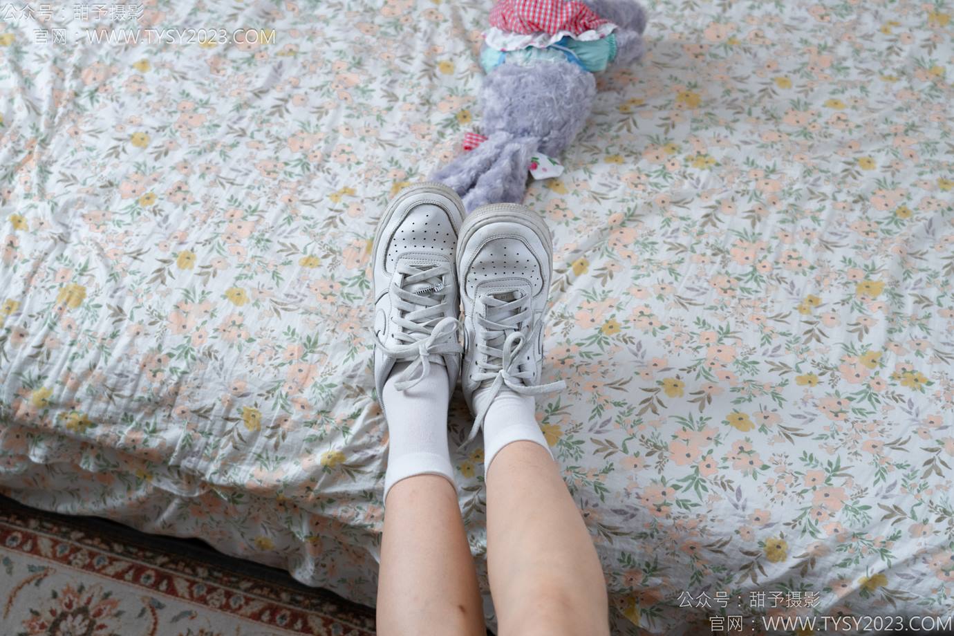 图片[15]-甜予摄影 NO.138 土豆-板鞋、白棉袜、裸足[136P] – 速更版-美库