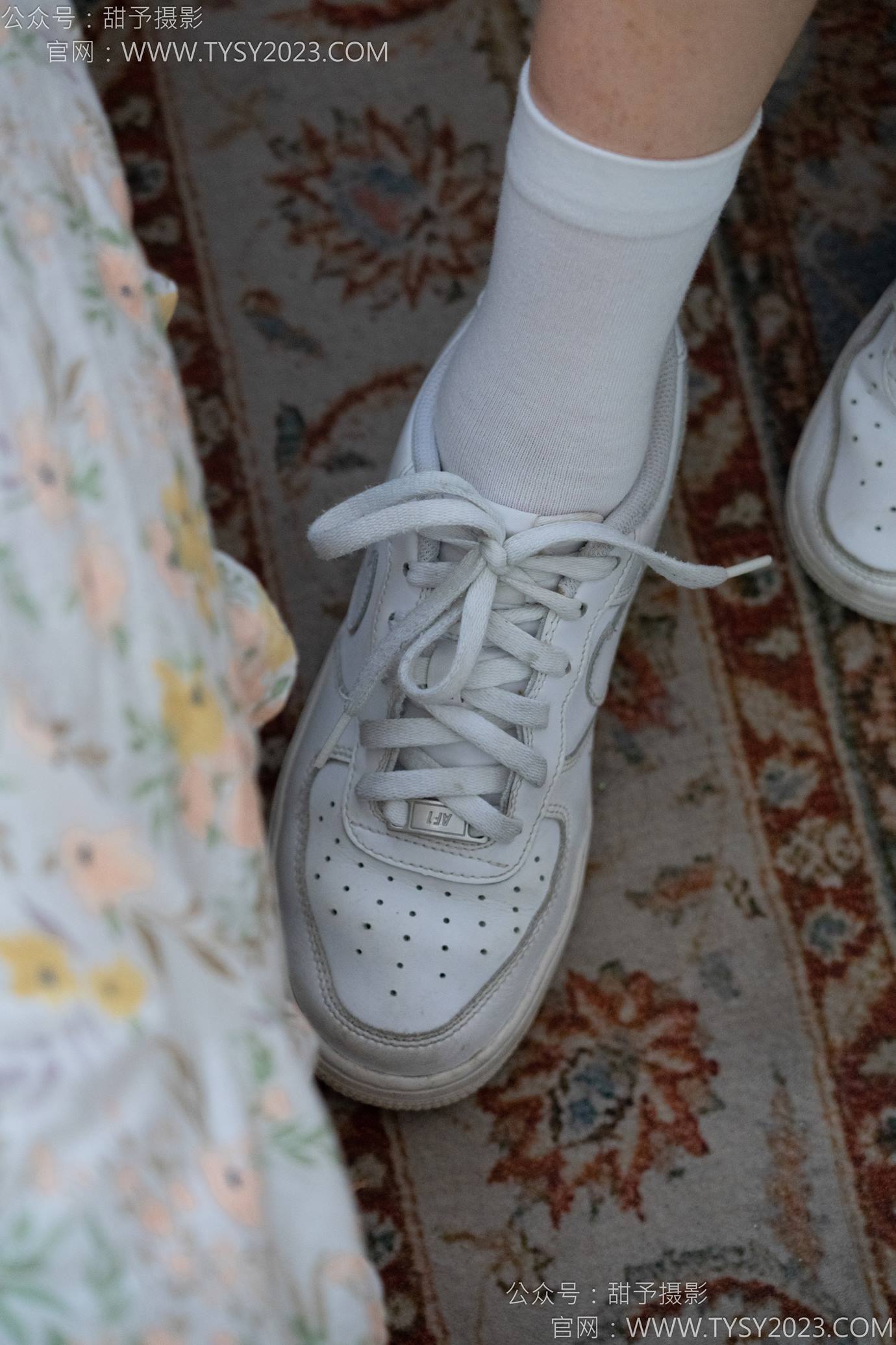 图片[20]-甜予摄影 NO.138 土豆-板鞋、白棉袜、裸足[136P] – 速更版-美库