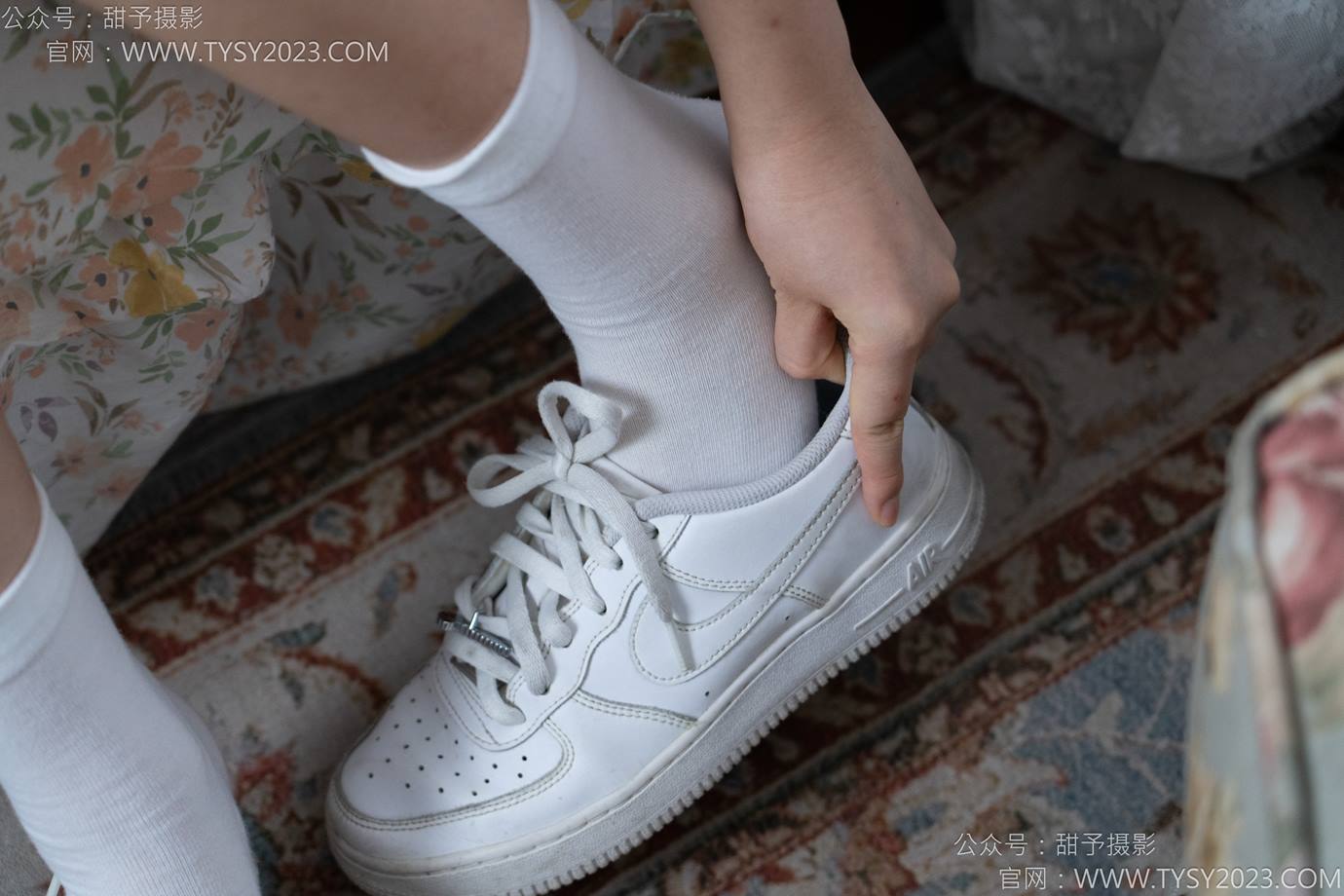 图片[41]-甜予摄影 NO.138 土豆-板鞋、白棉袜、裸足[136P] – 速更版-美库