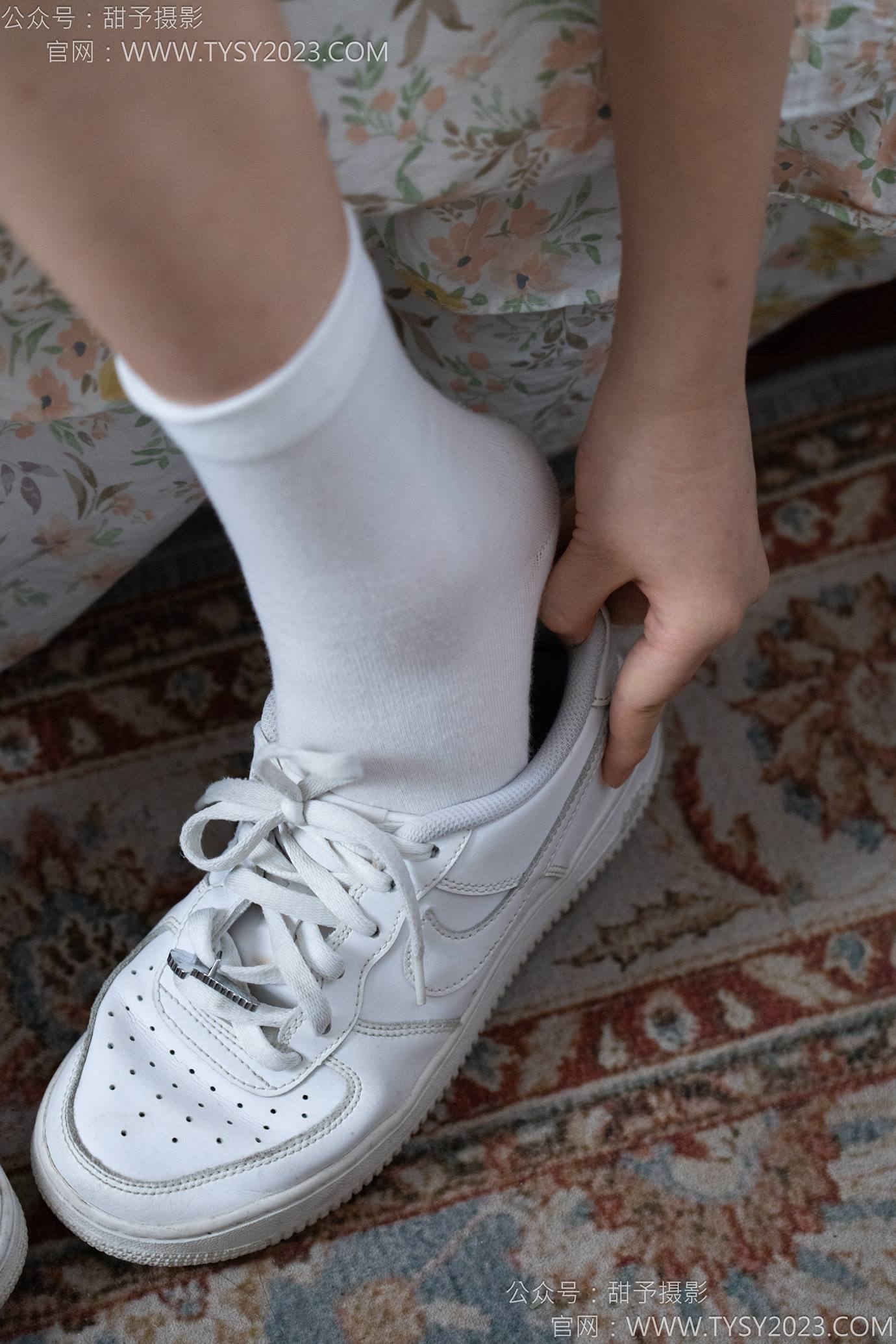 图片[42]-甜予摄影 NO.138 土豆-板鞋、白棉袜、裸足[136P] – 速更版-美库