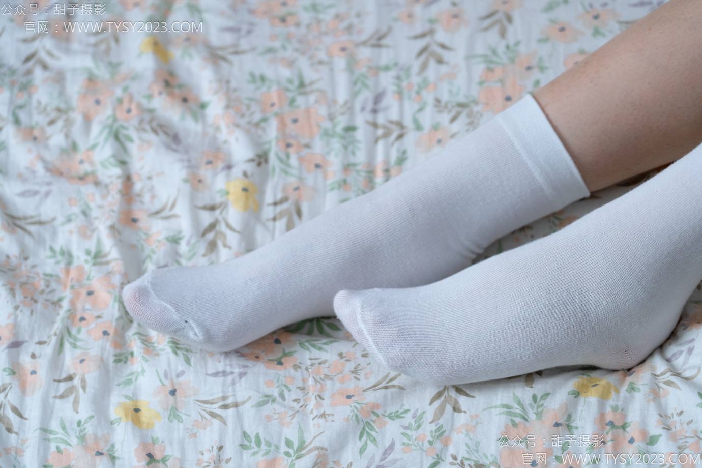 图片[45]-甜予摄影 NO.138 土豆-板鞋、白棉袜、裸足[136P] – 速更版-美库