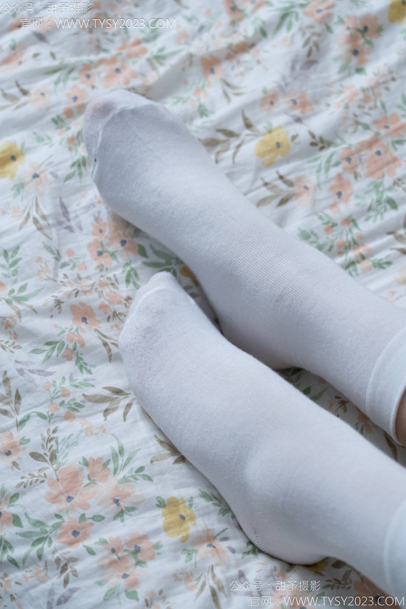 图片[46]-甜予摄影 NO.138 土豆-板鞋、白棉袜、裸足[136P] – 速更版-美库