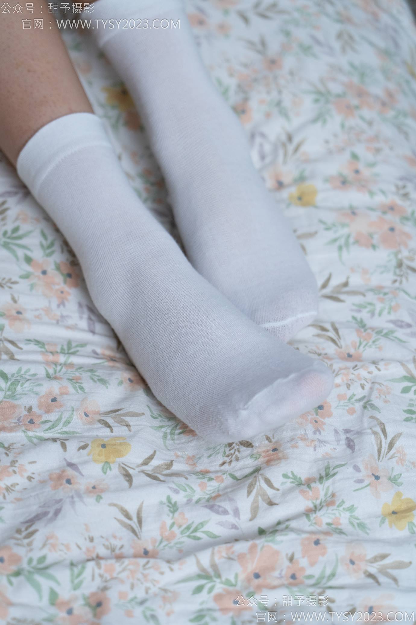 图片[47]-甜予摄影 NO.138 土豆-板鞋、白棉袜、裸足[136P] – 速更版-美库