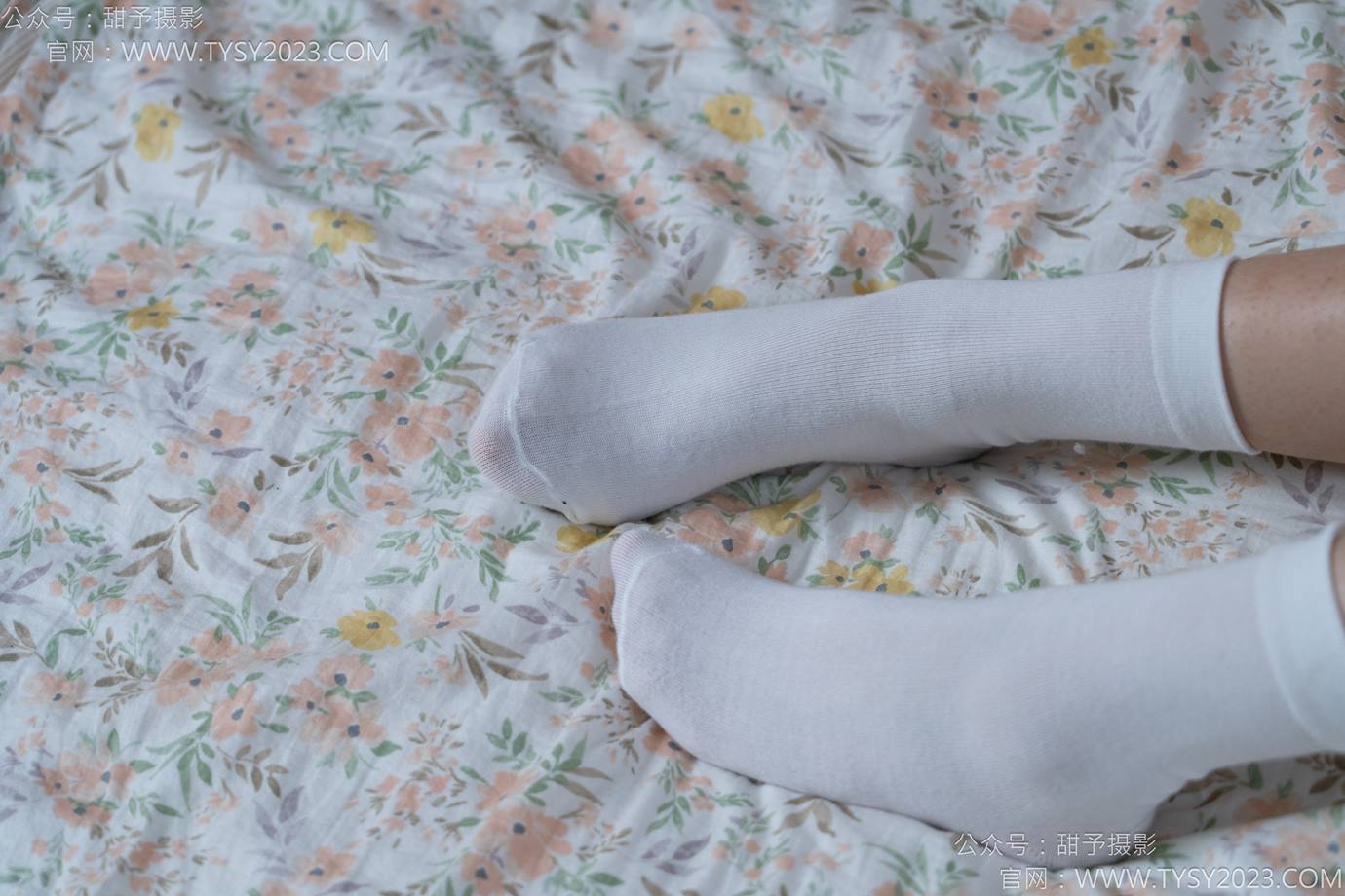 图片[73]-甜予摄影 NO.138 土豆-板鞋、白棉袜、裸足[136P] – 速更版-美库