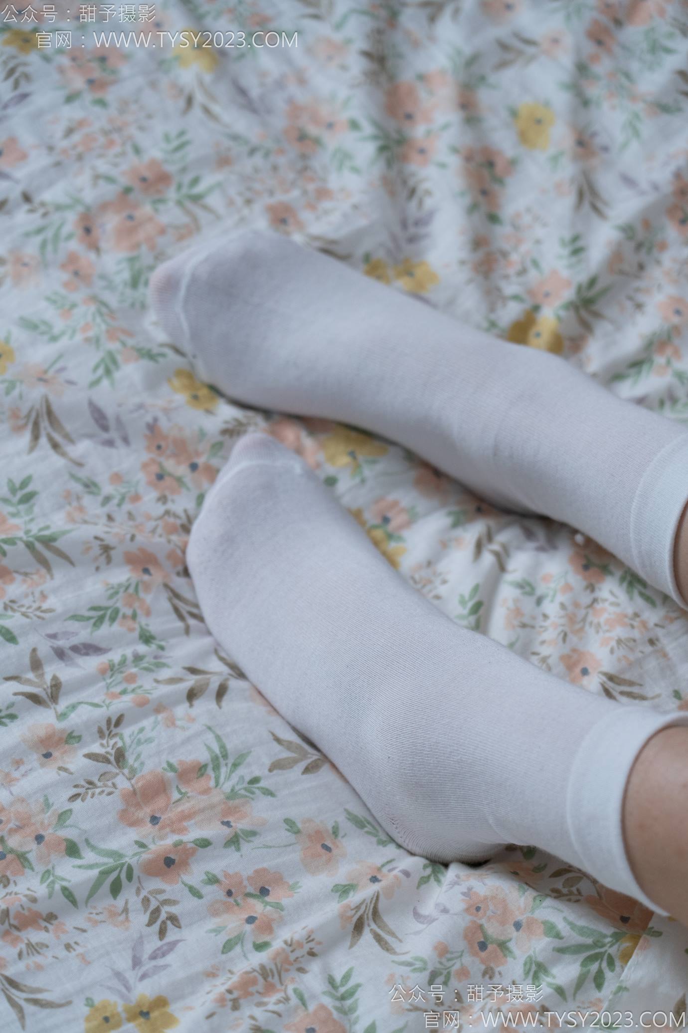 图片[74]-甜予摄影 NO.138 土豆-板鞋、白棉袜、裸足[136P] – 速更版-美库