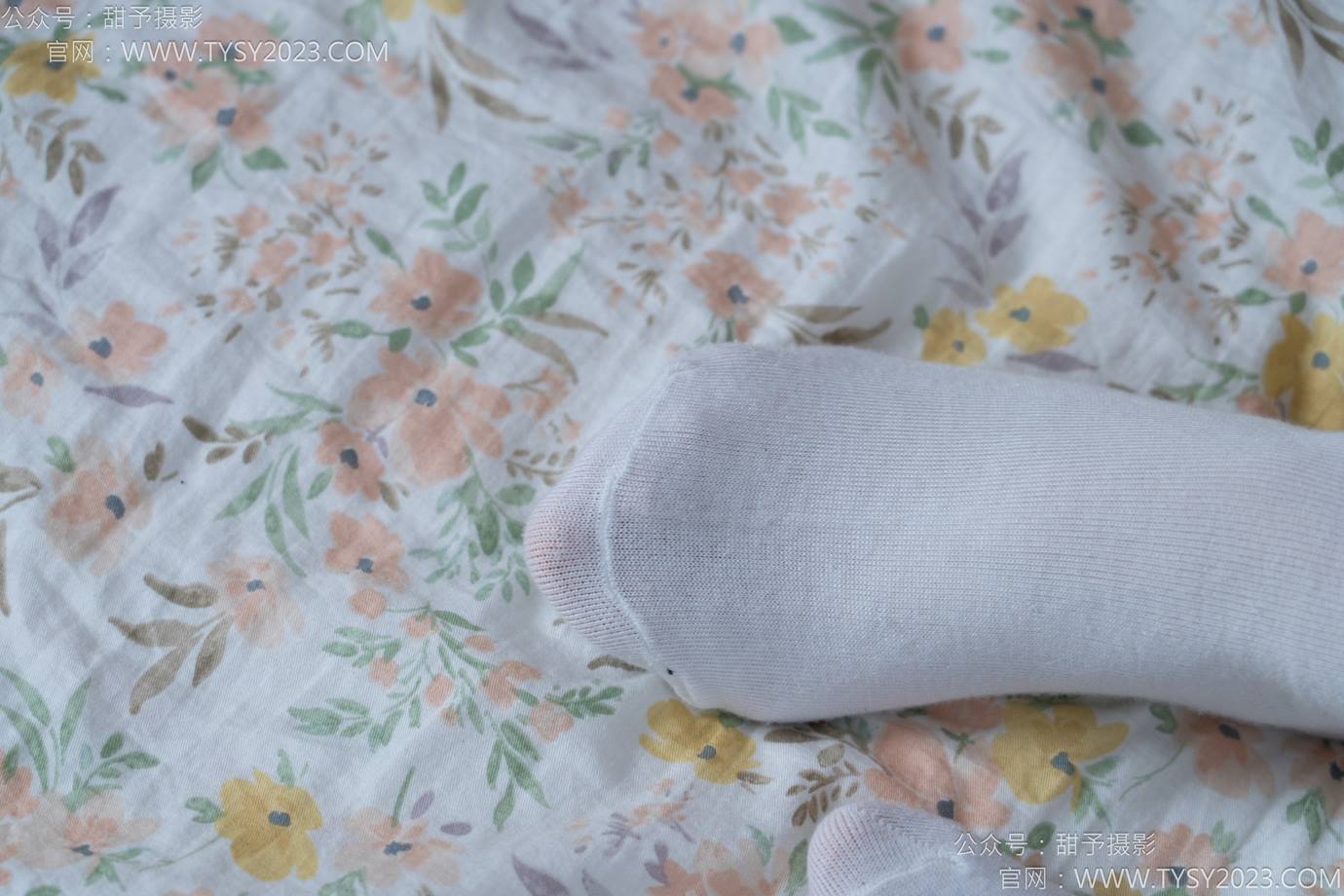 图片[75]-甜予摄影 NO.138 土豆-板鞋、白棉袜、裸足[136P] – 速更版-美库