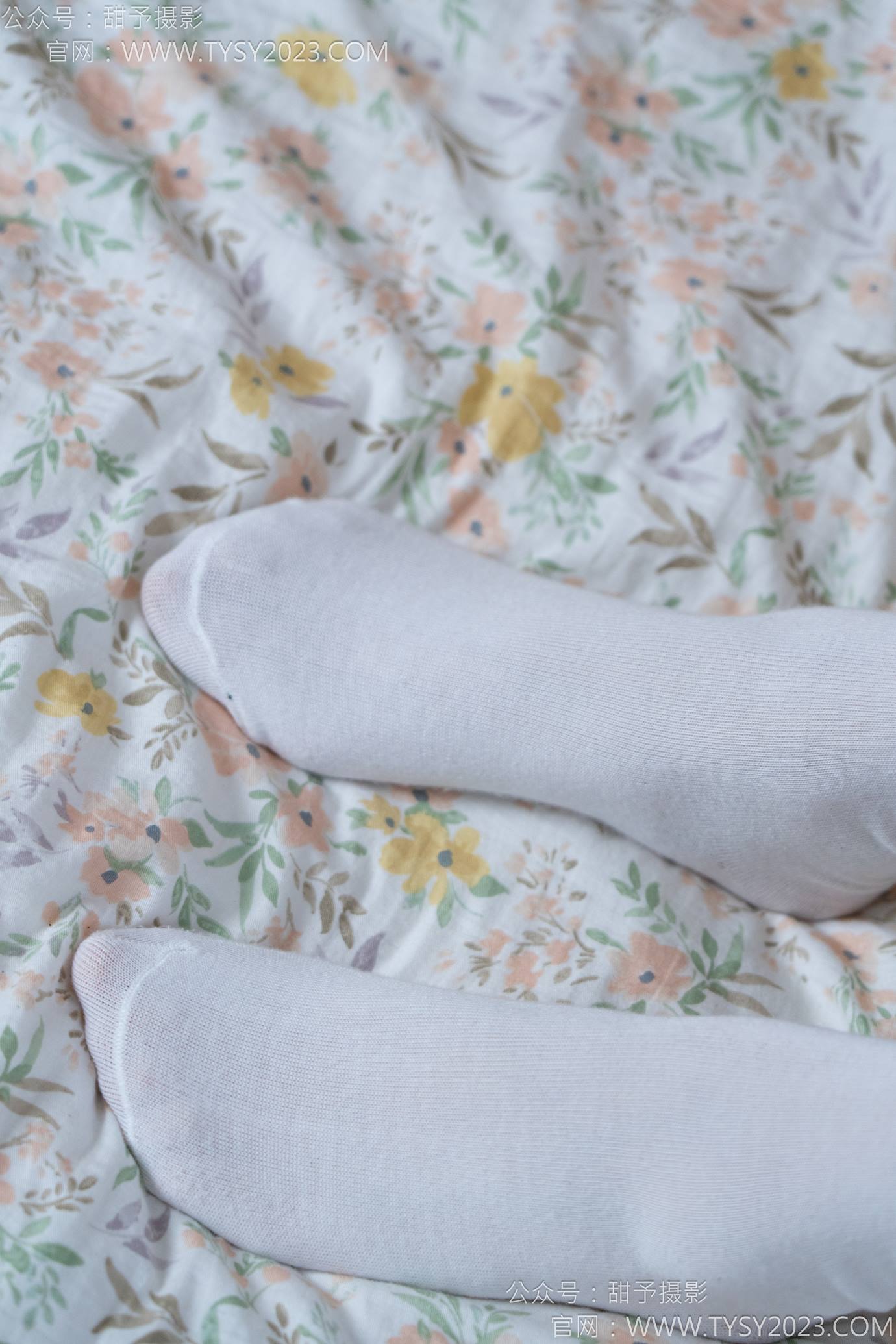 图片[78]-甜予摄影 NO.138 土豆-板鞋、白棉袜、裸足[136P] – 速更版-美库