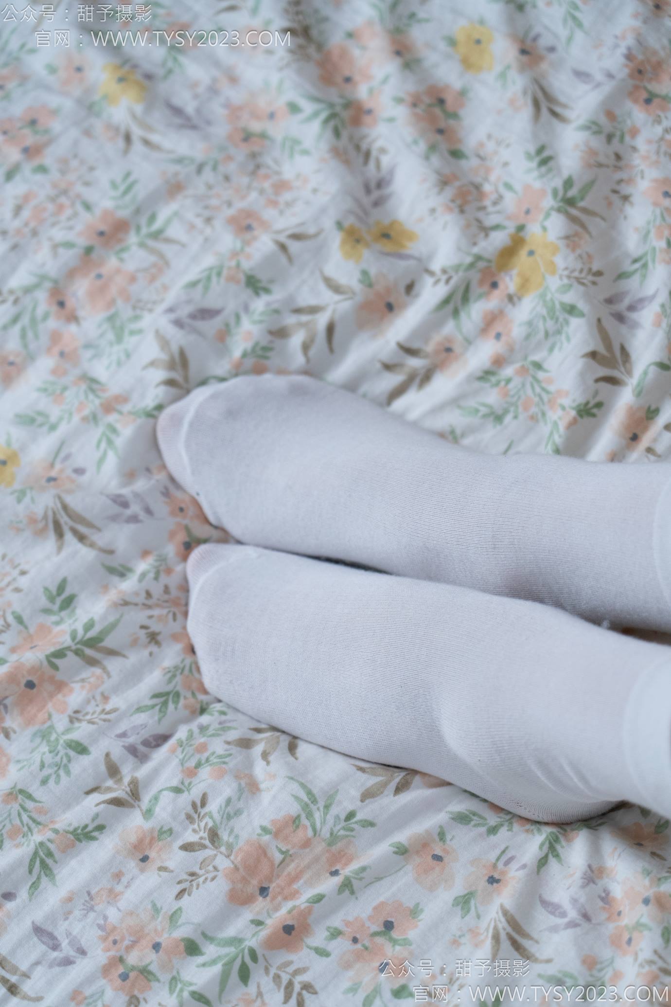 图片[79]-甜予摄影 NO.138 土豆-板鞋、白棉袜、裸足[136P] – 速更版-美库