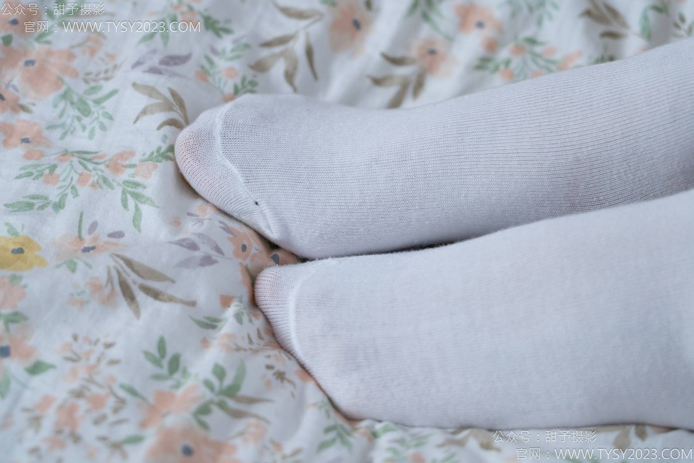 图片[80]-甜予摄影 NO.138 土豆-板鞋、白棉袜、裸足[136P] – 速更版-美库