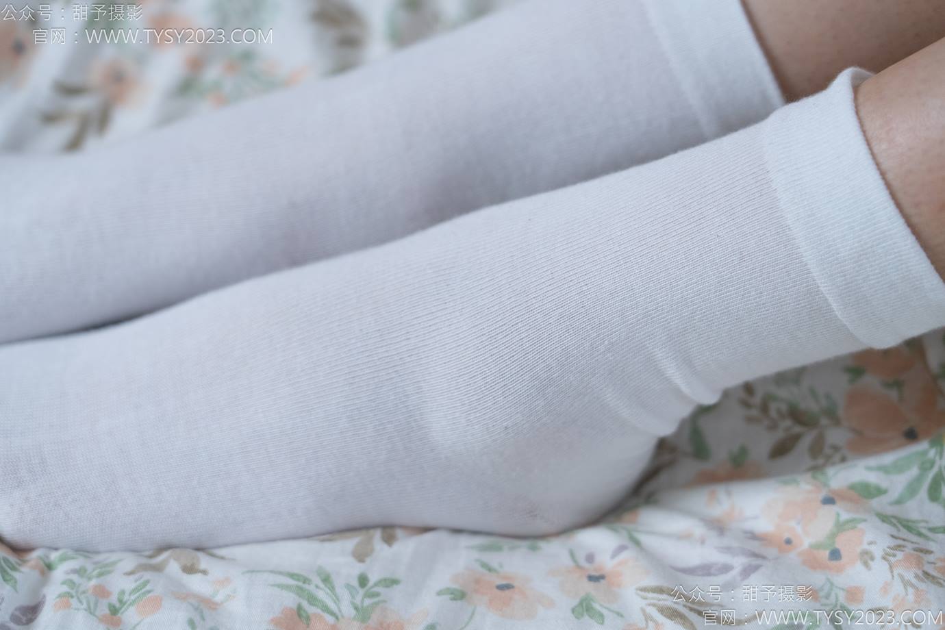 图片[81]-甜予摄影 NO.138 土豆-板鞋、白棉袜、裸足[136P] – 速更版-美库