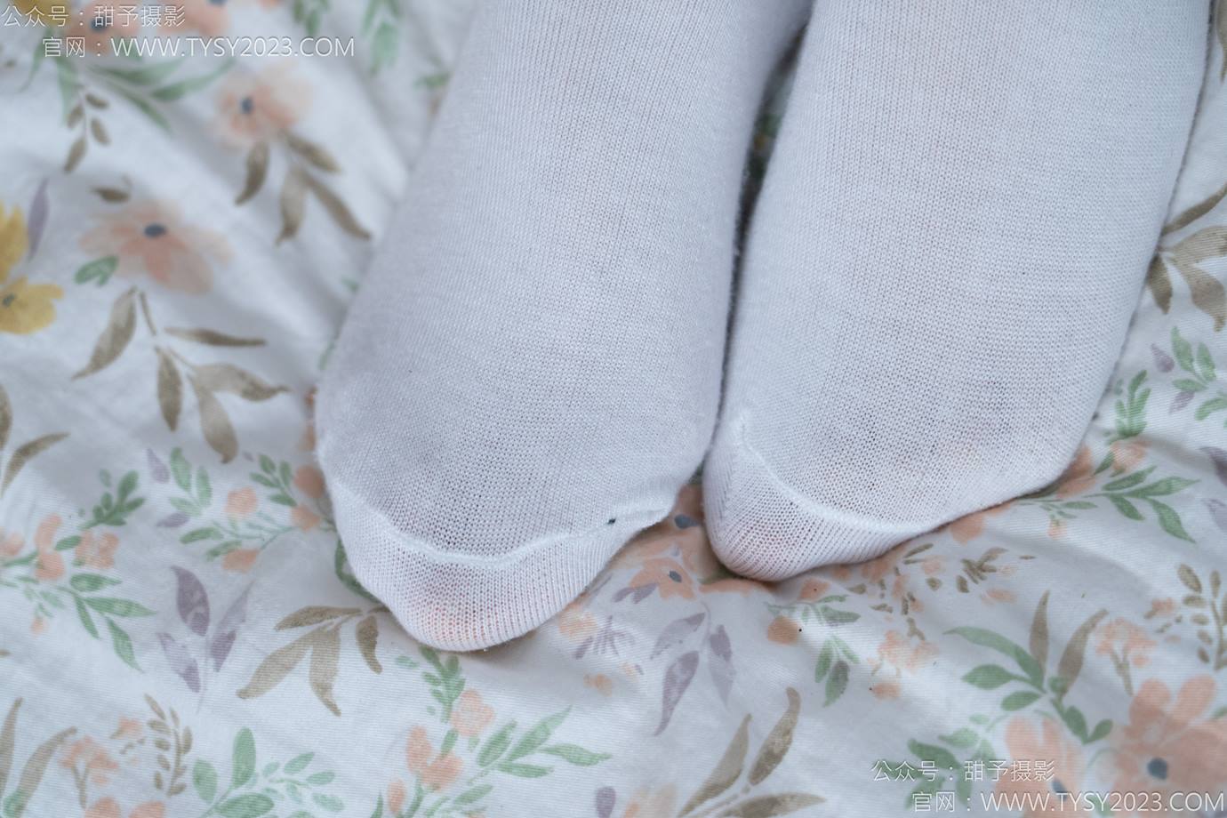 图片[82]-甜予摄影 NO.138 土豆-板鞋、白棉袜、裸足[136P] – 速更版-美库