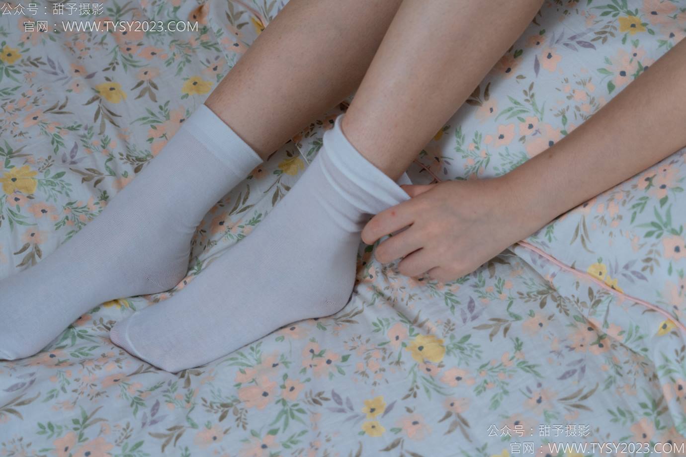 图片[85]-甜予摄影 NO.138 土豆-板鞋、白棉袜、裸足[136P] – 速更版-美库