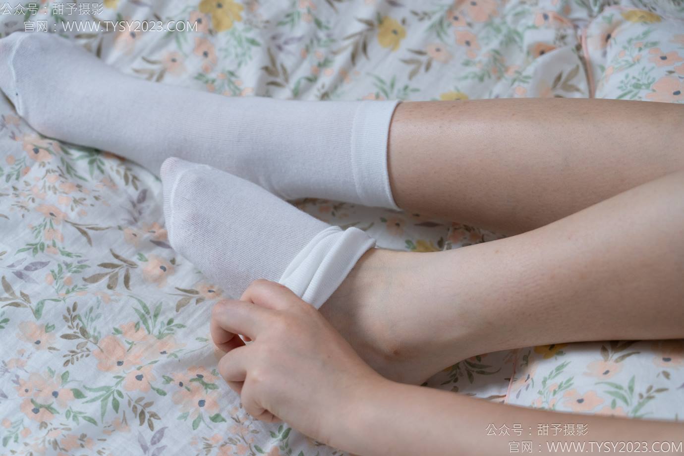 图片[87]-甜予摄影 NO.138 土豆-板鞋、白棉袜、裸足[136P] – 速更版-美库
