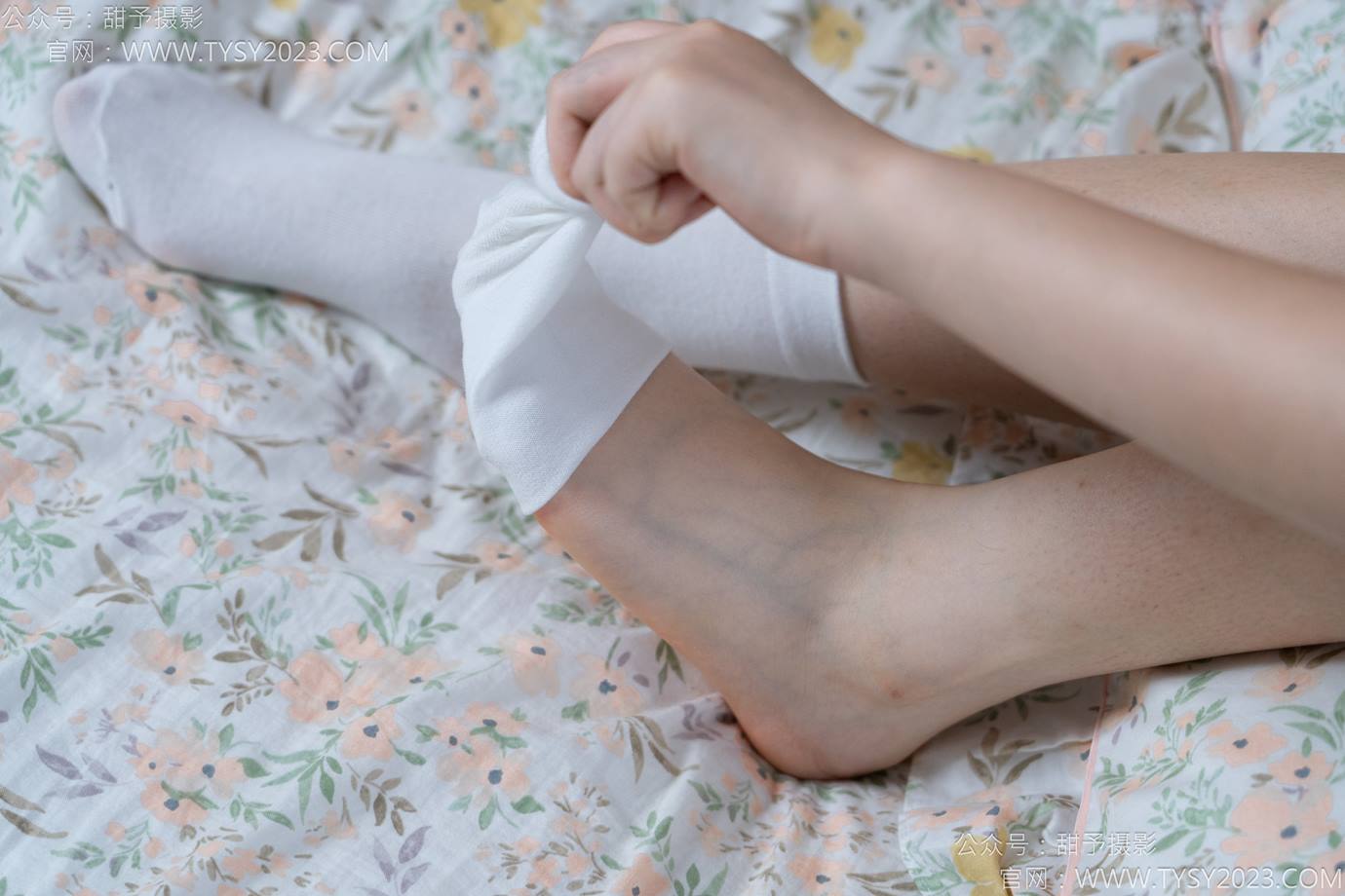 图片[88]-甜予摄影 NO.138 土豆-板鞋、白棉袜、裸足[136P] – 速更版-美库