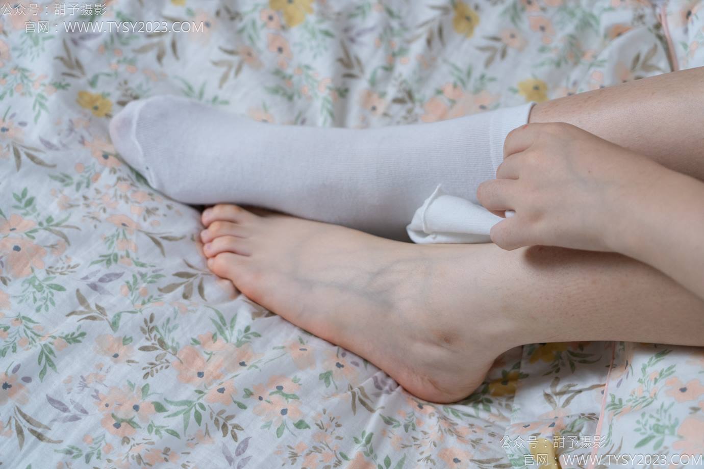 图片[89]-甜予摄影 NO.138 土豆-板鞋、白棉袜、裸足[136P] – 速更版-美库