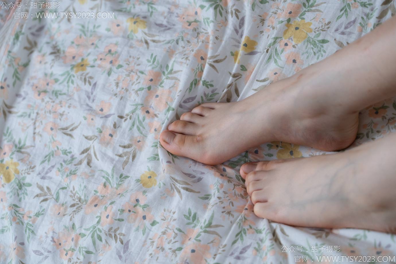 图片[93]-甜予摄影 NO.138 土豆-板鞋、白棉袜、裸足[136P] – 速更版-美库