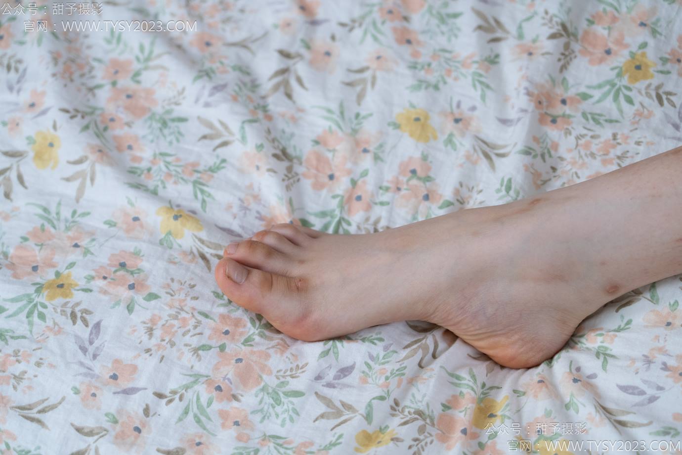 图片[107]-甜予摄影 NO.138 土豆-板鞋、白棉袜、裸足[136P] – 速更版-美库