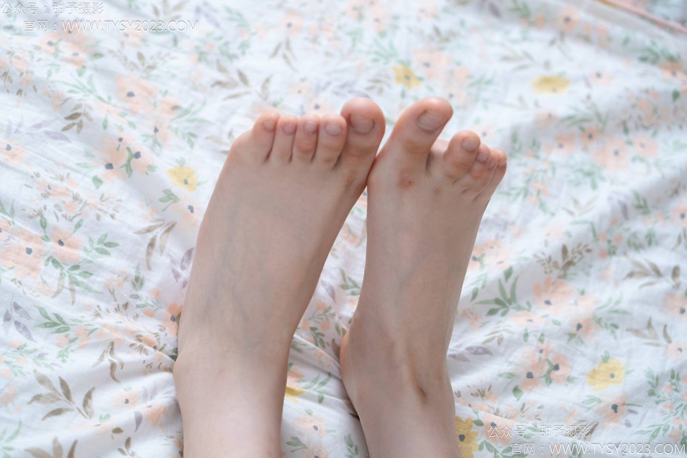 图片[116]-甜予摄影 NO.138 土豆-板鞋、白棉袜、裸足[136P] – 速更版-美库